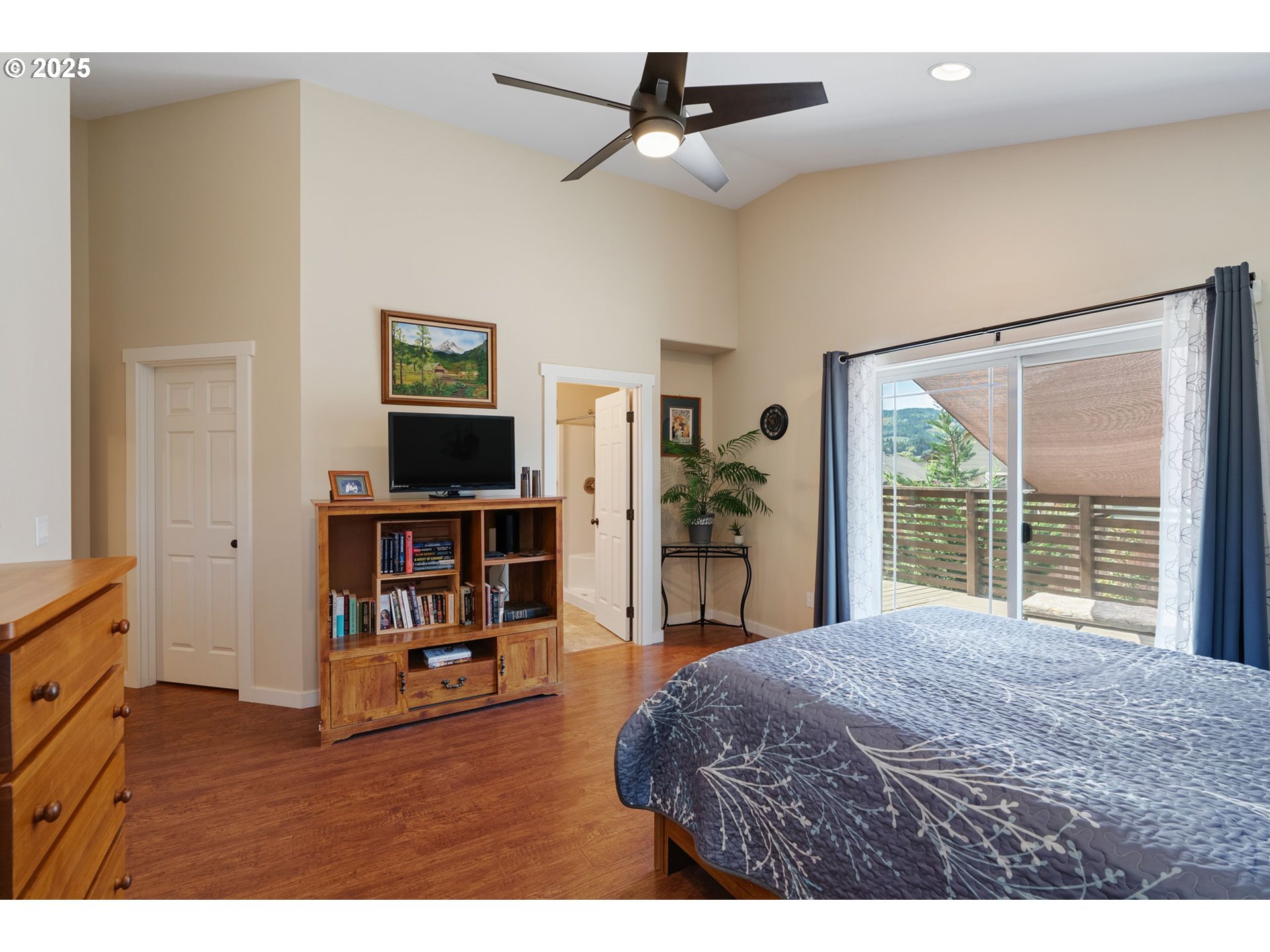 3529 JONES LOOP