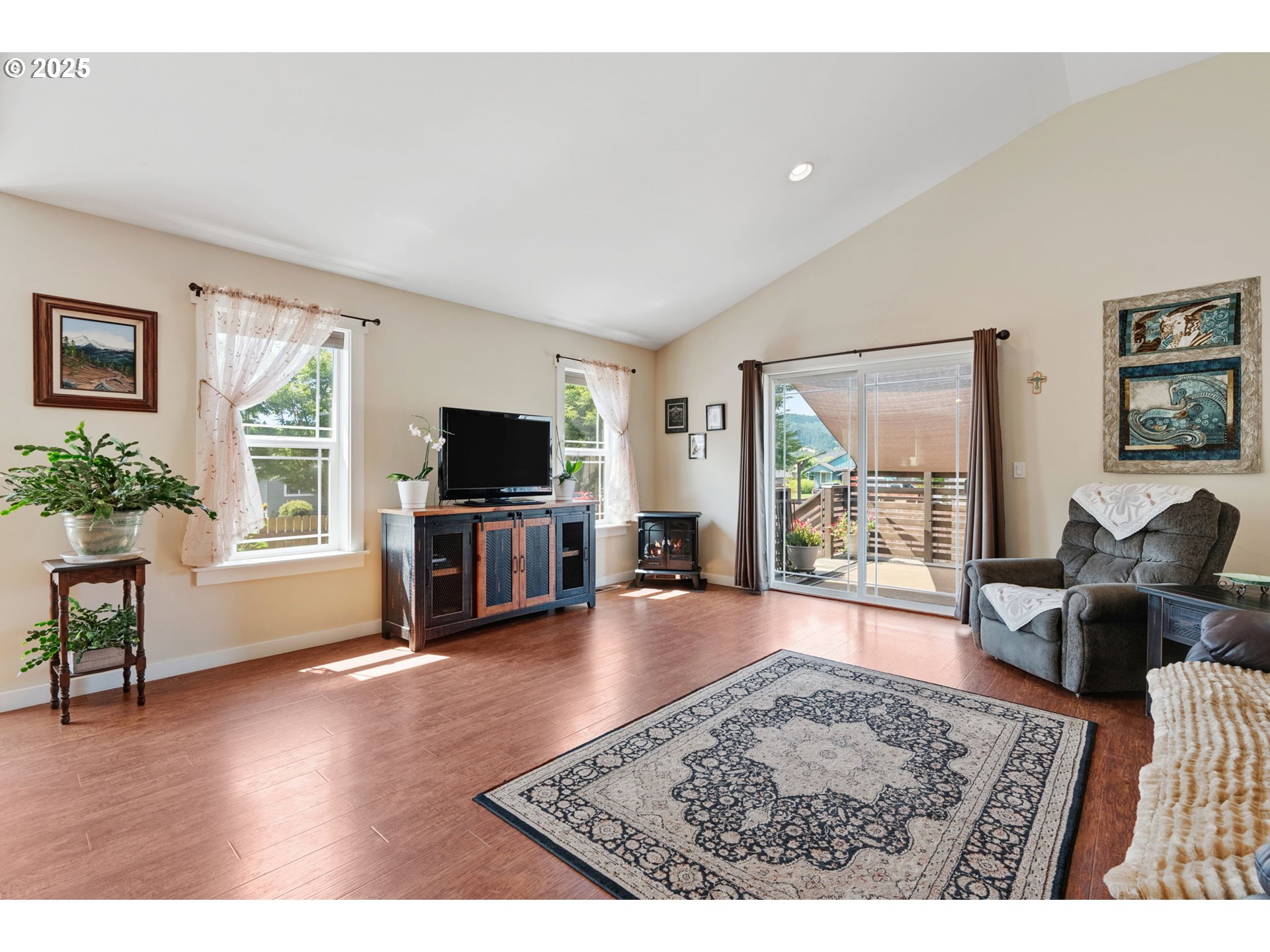 3529 JONES LOOP