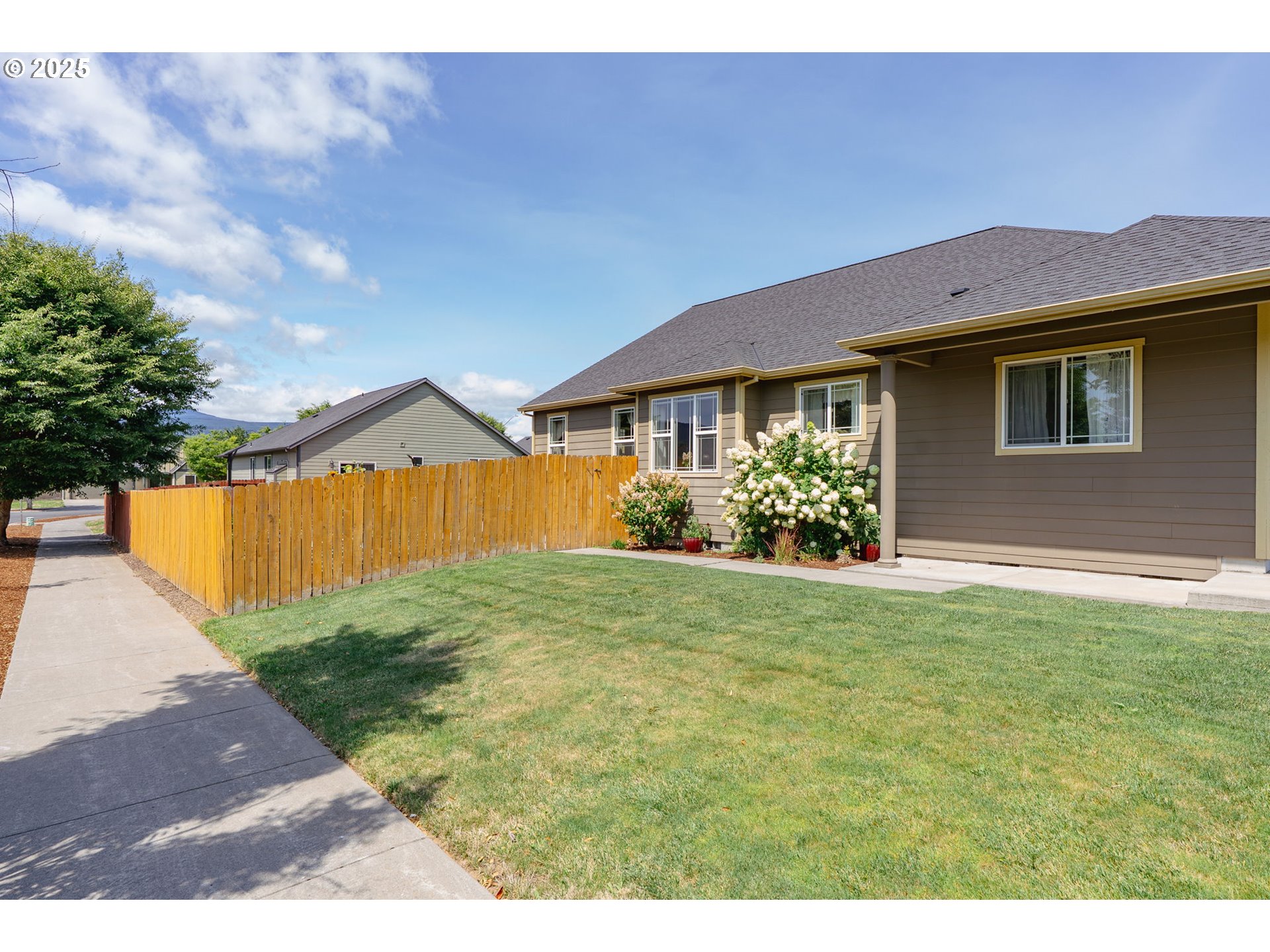 3529 JONES LOOP