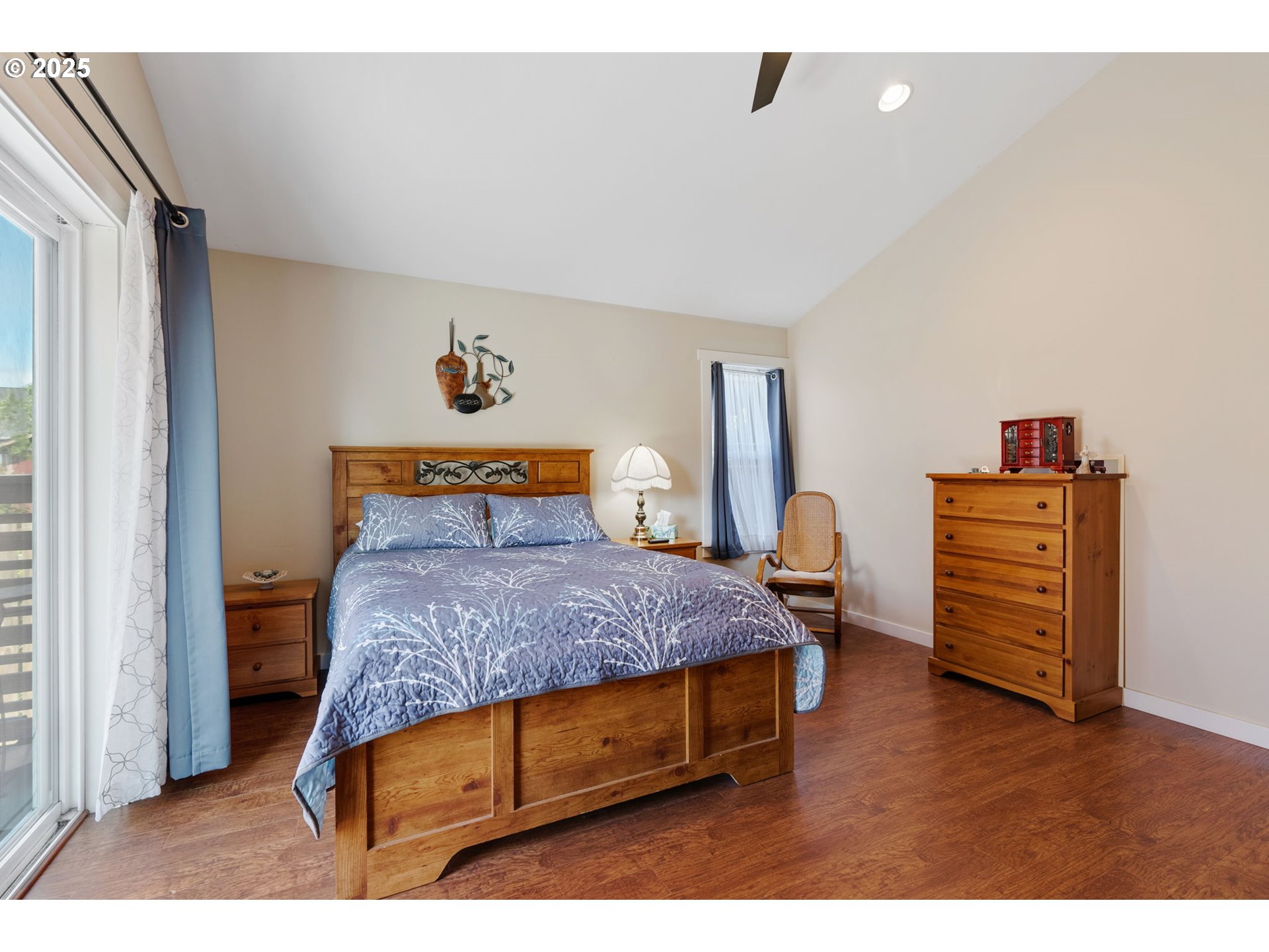 3529 JONES LOOP