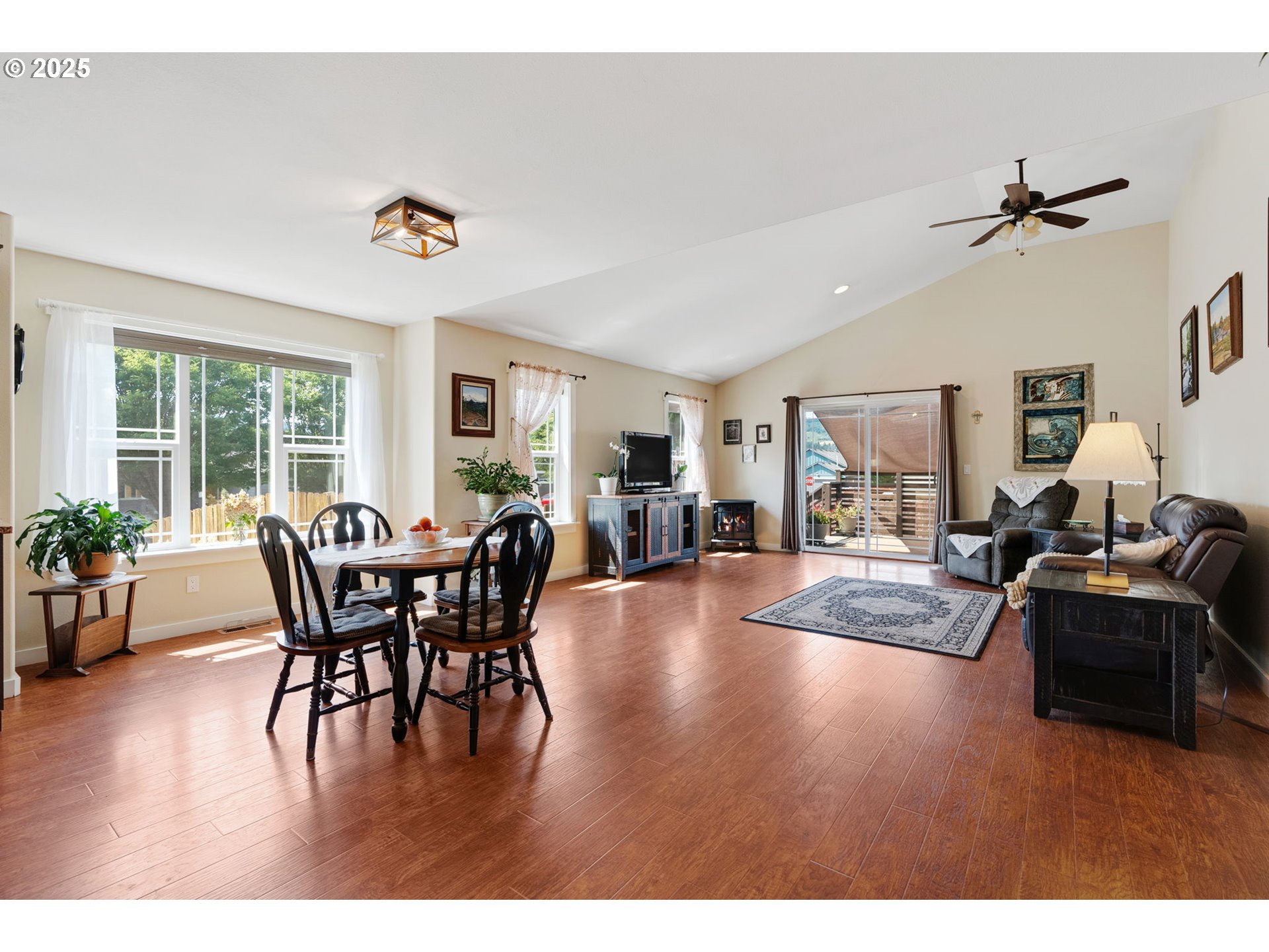 3529 JONES LOOP