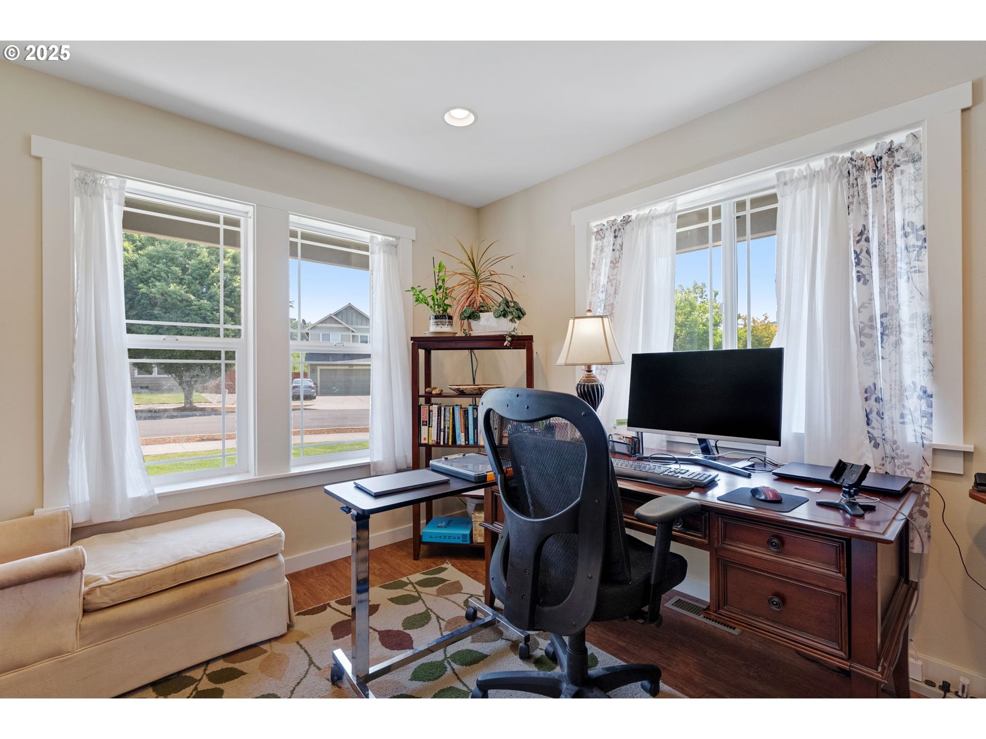 3529 JONES LOOP