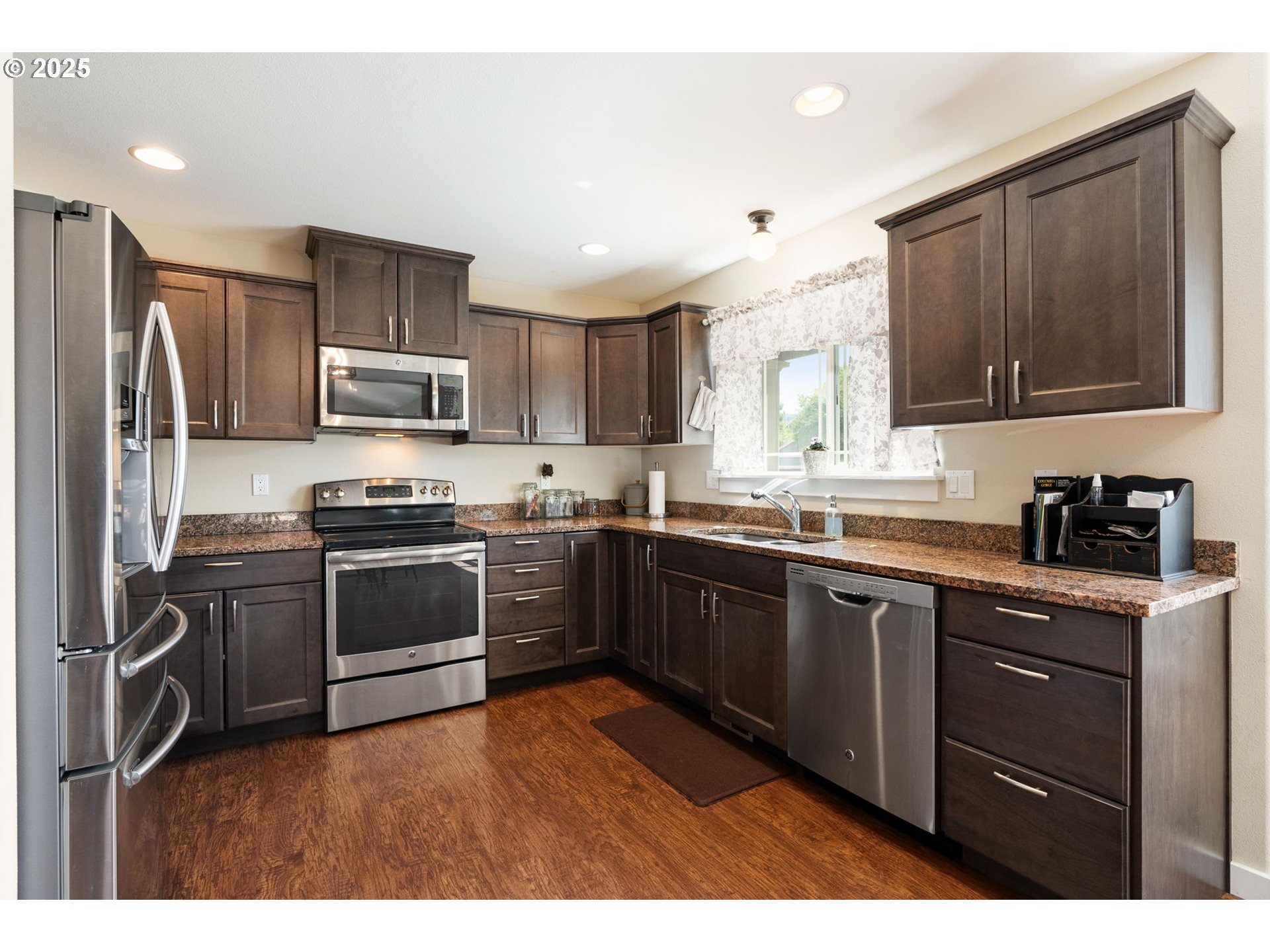 3529 JONES LOOP