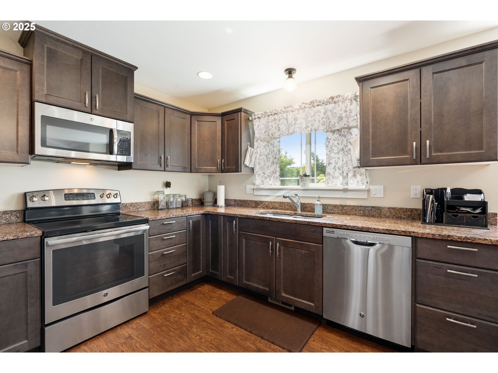 3529 JONES LOOP