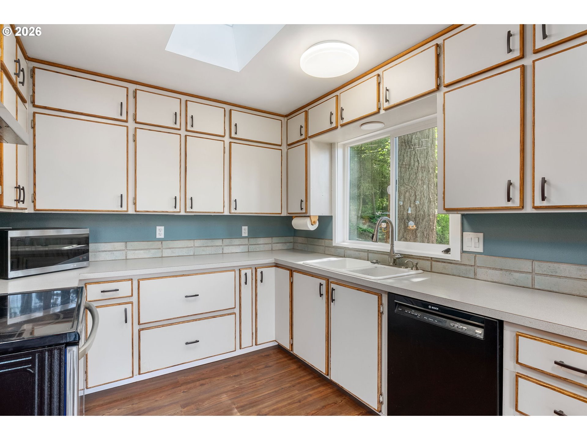 47645 E COLUMBIA RIVER HWY