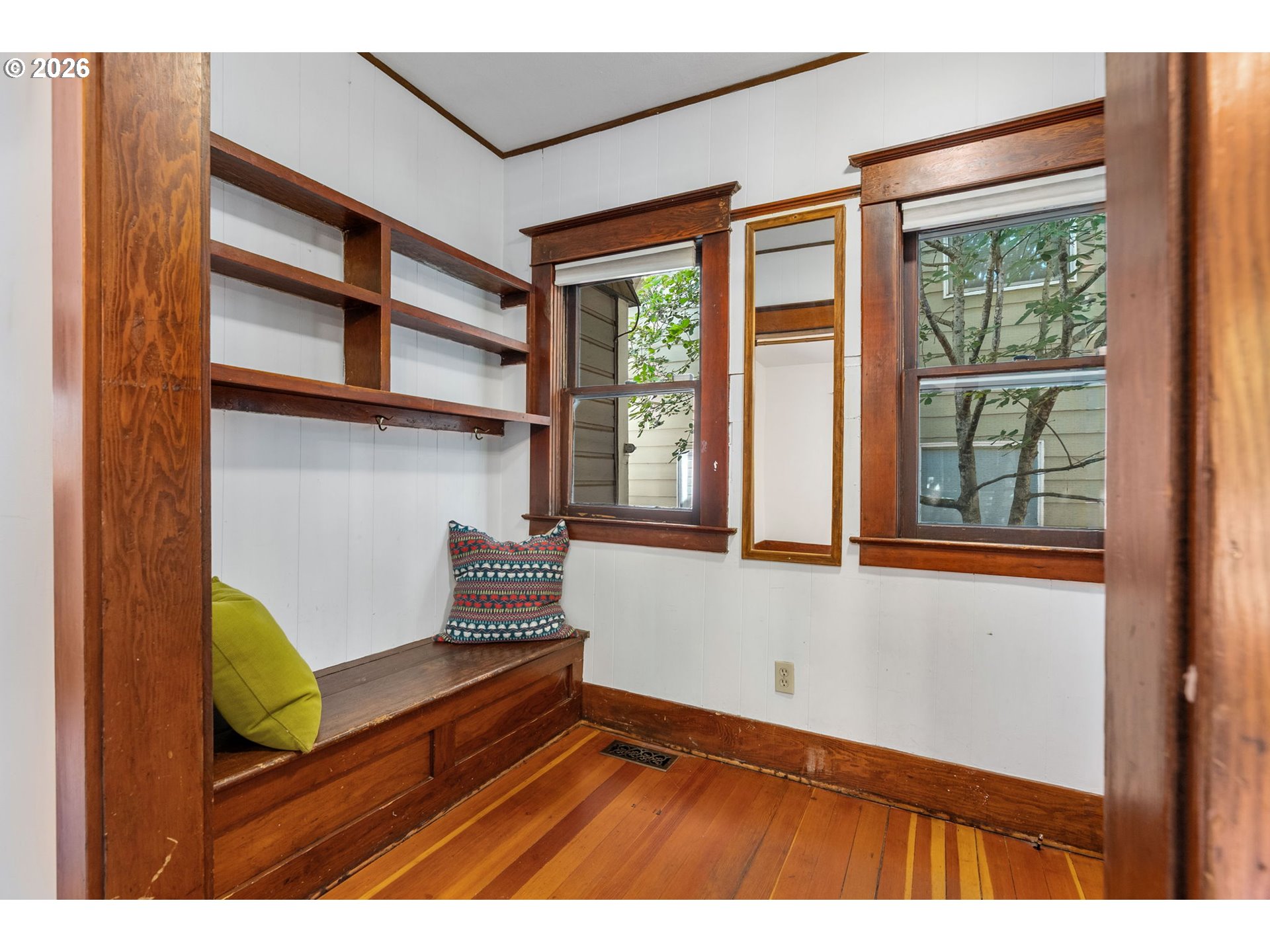 1517 COLUMBIA