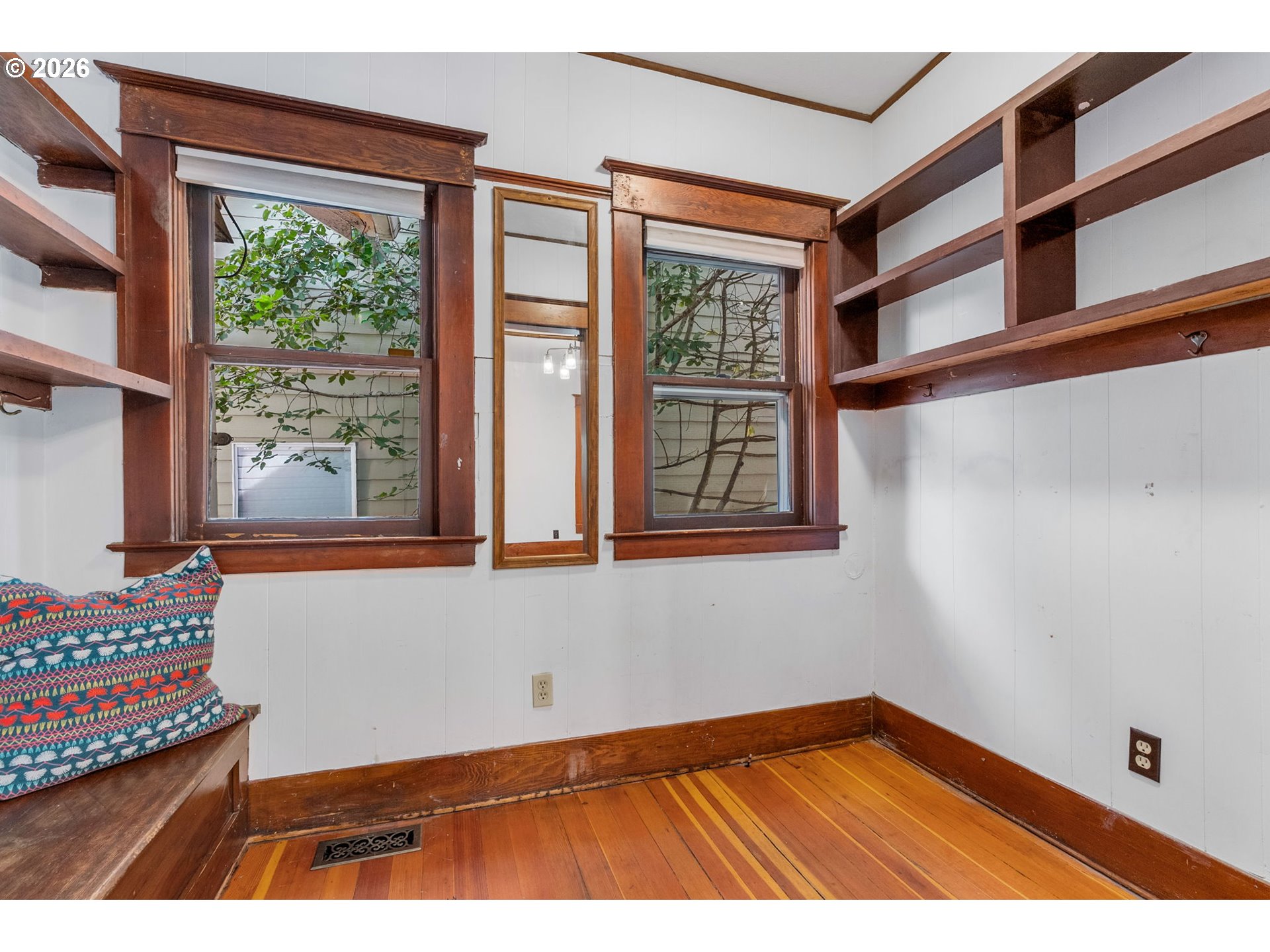 1517 COLUMBIA