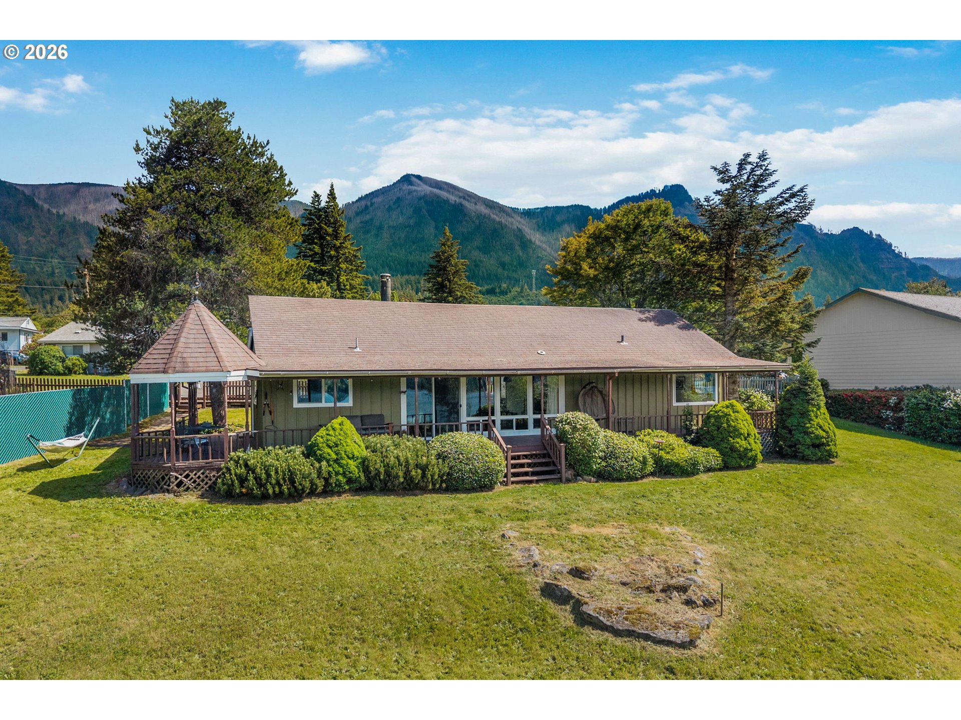 115 NE RIVERVIEW DR