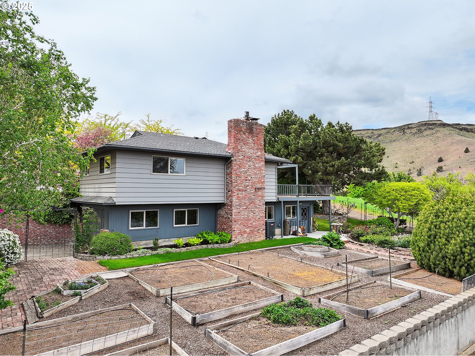 412 LLOYD AVE