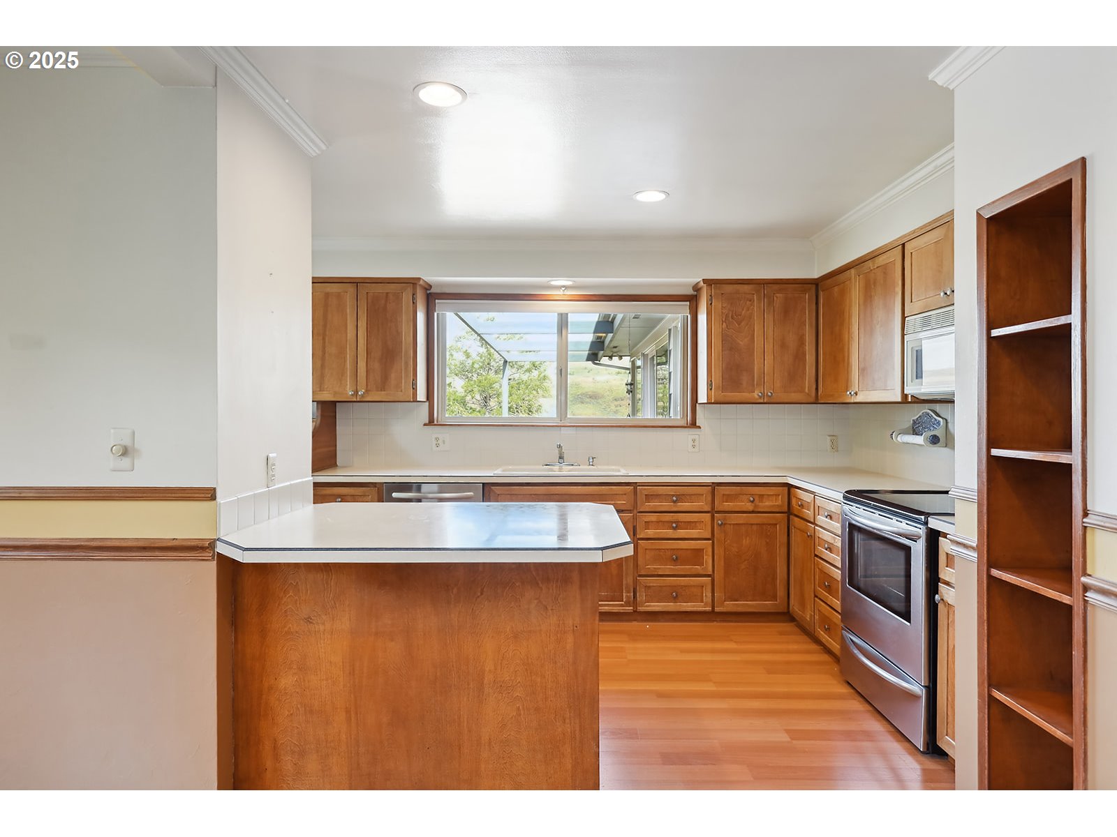 412 LLOYD AVE