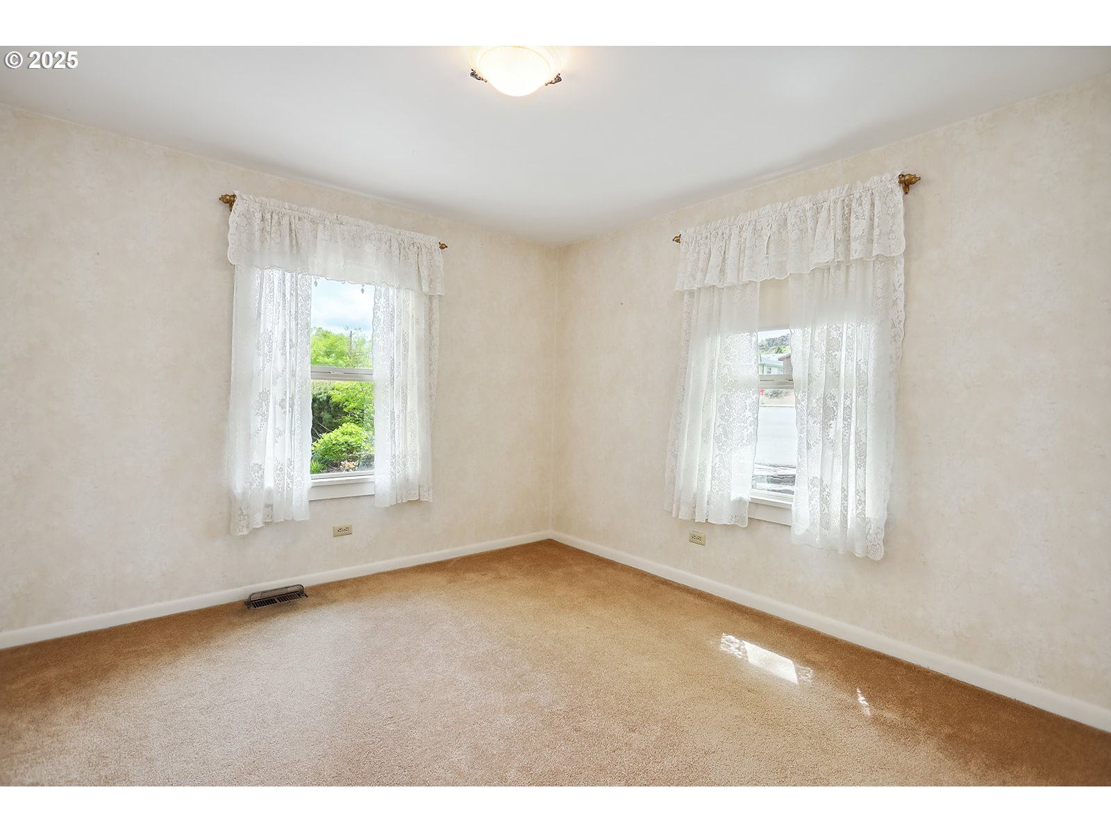 412 LLOYD AVE
