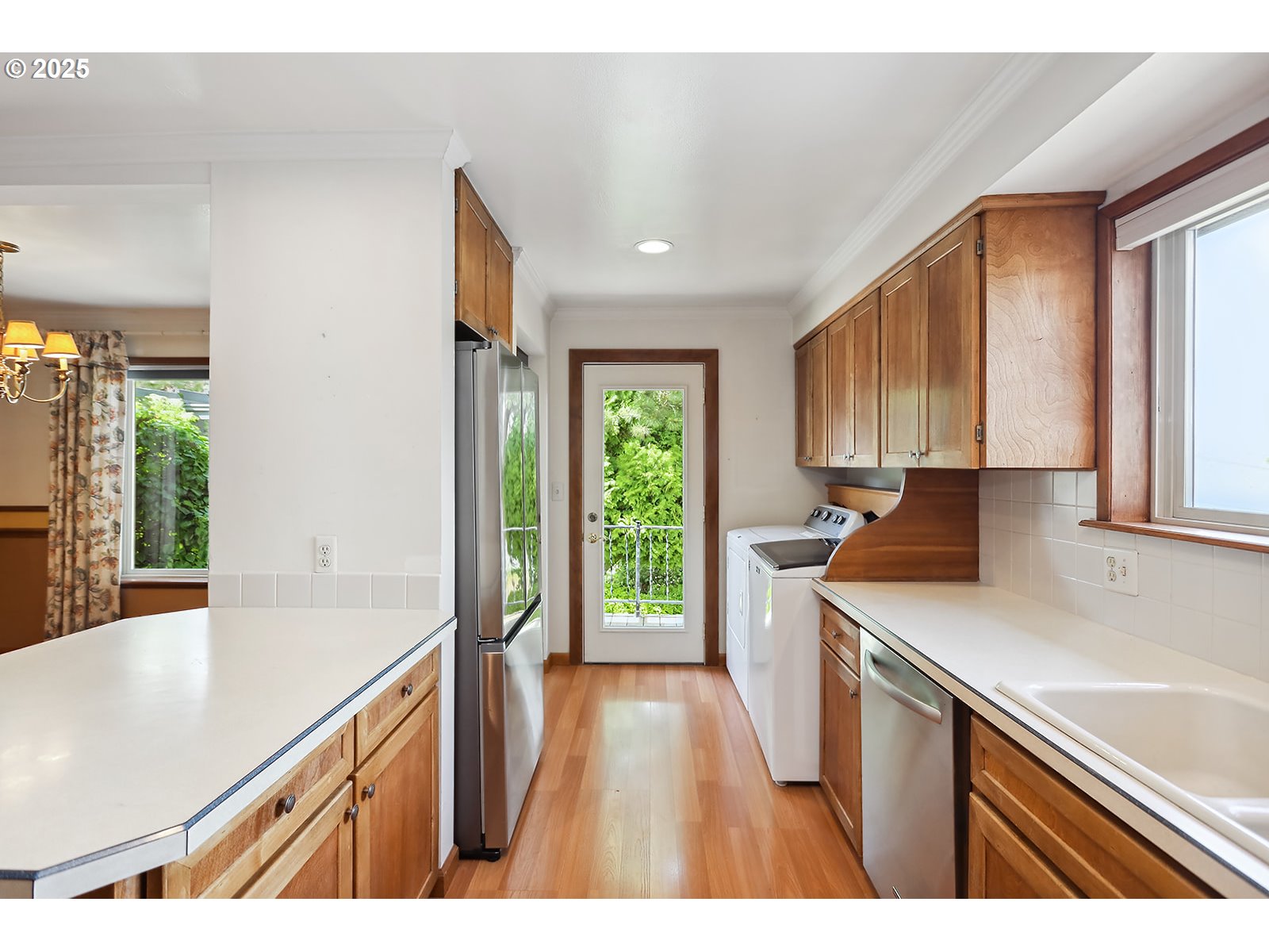 412 LLOYD AVE