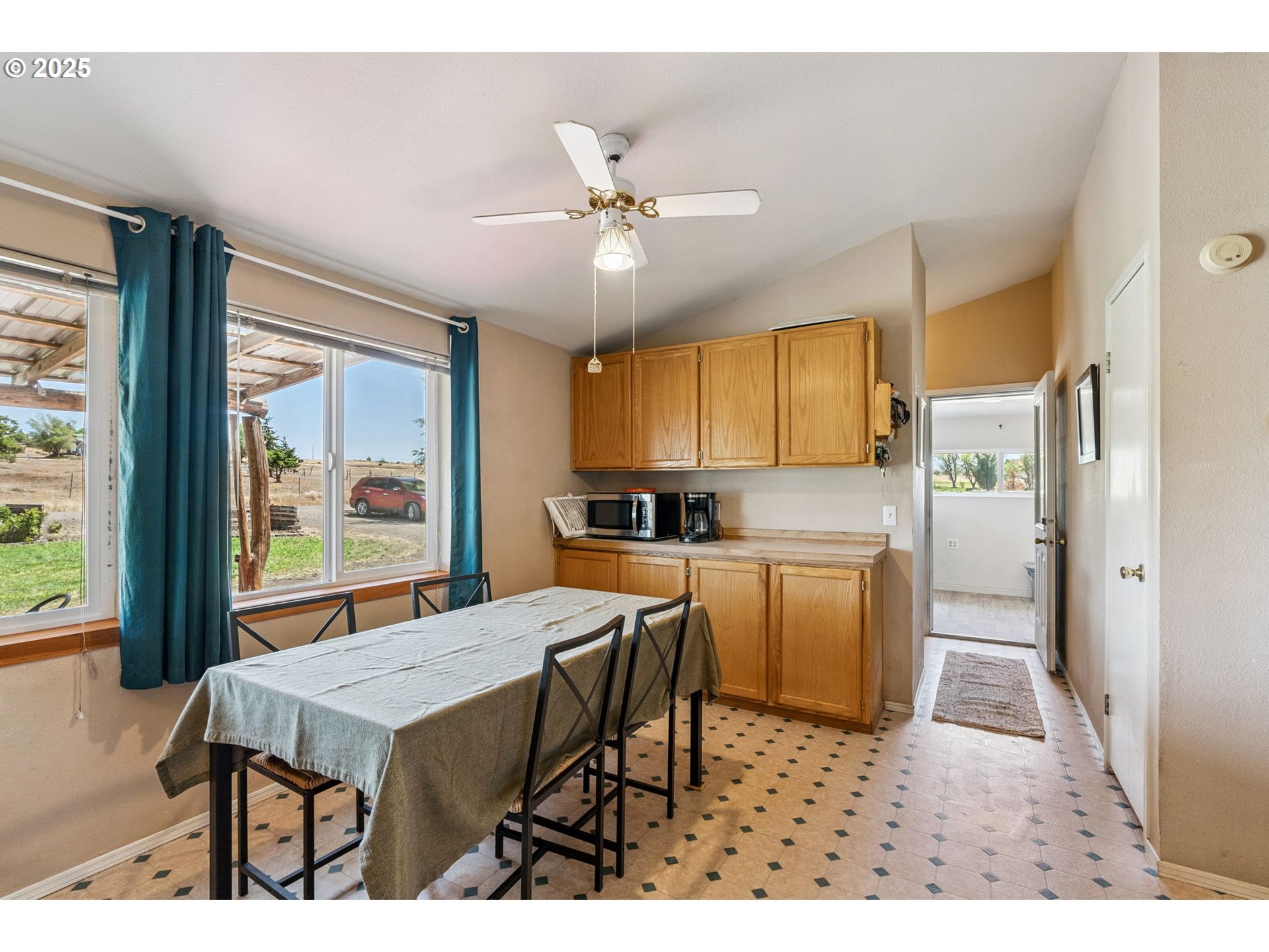 115 SUNSET DR