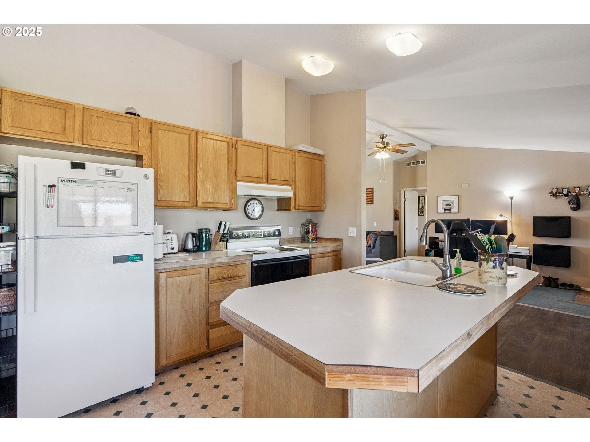 115 SUNSET DR