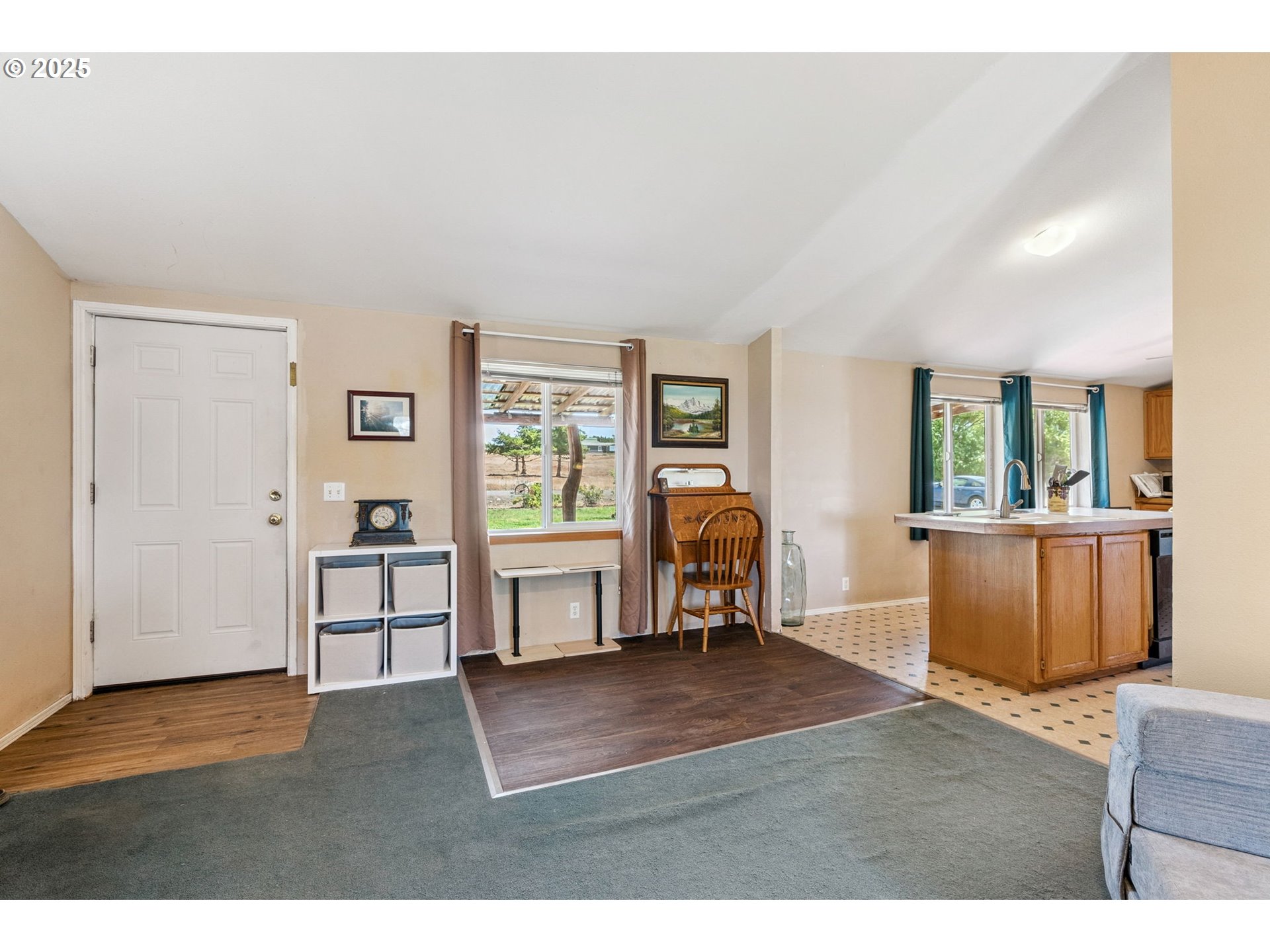 115 SUNSET DR
