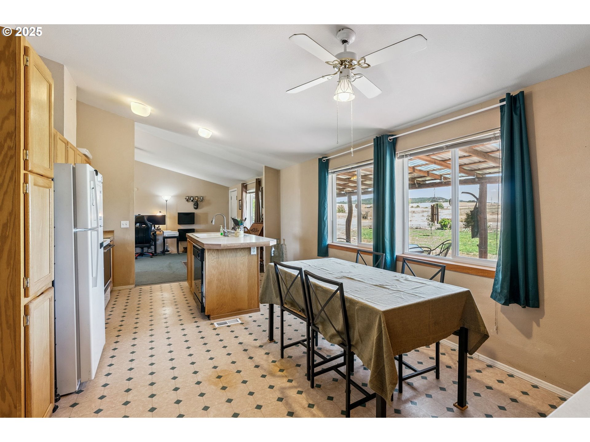 115 SUNSET DR