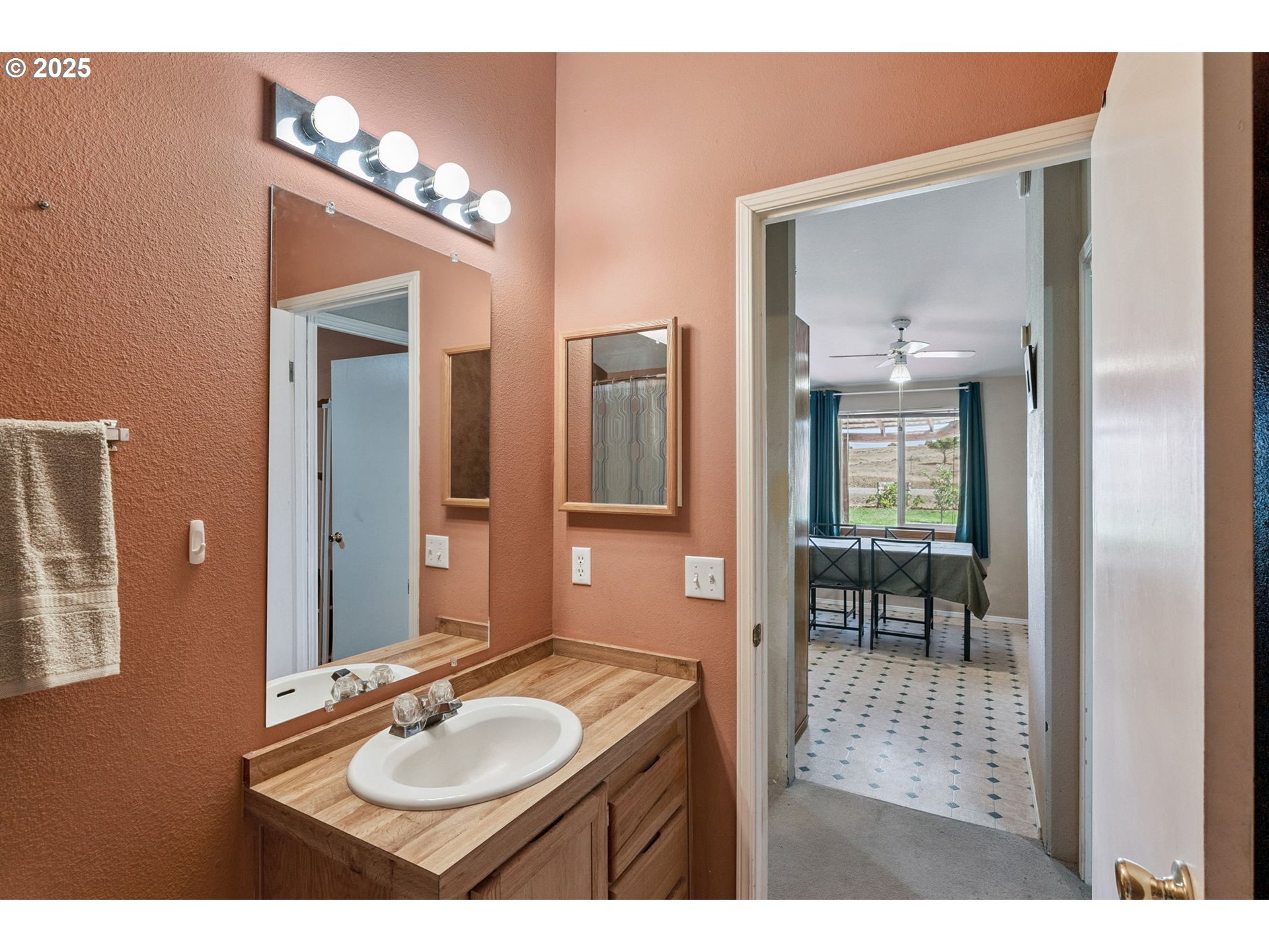 115 SUNSET DR