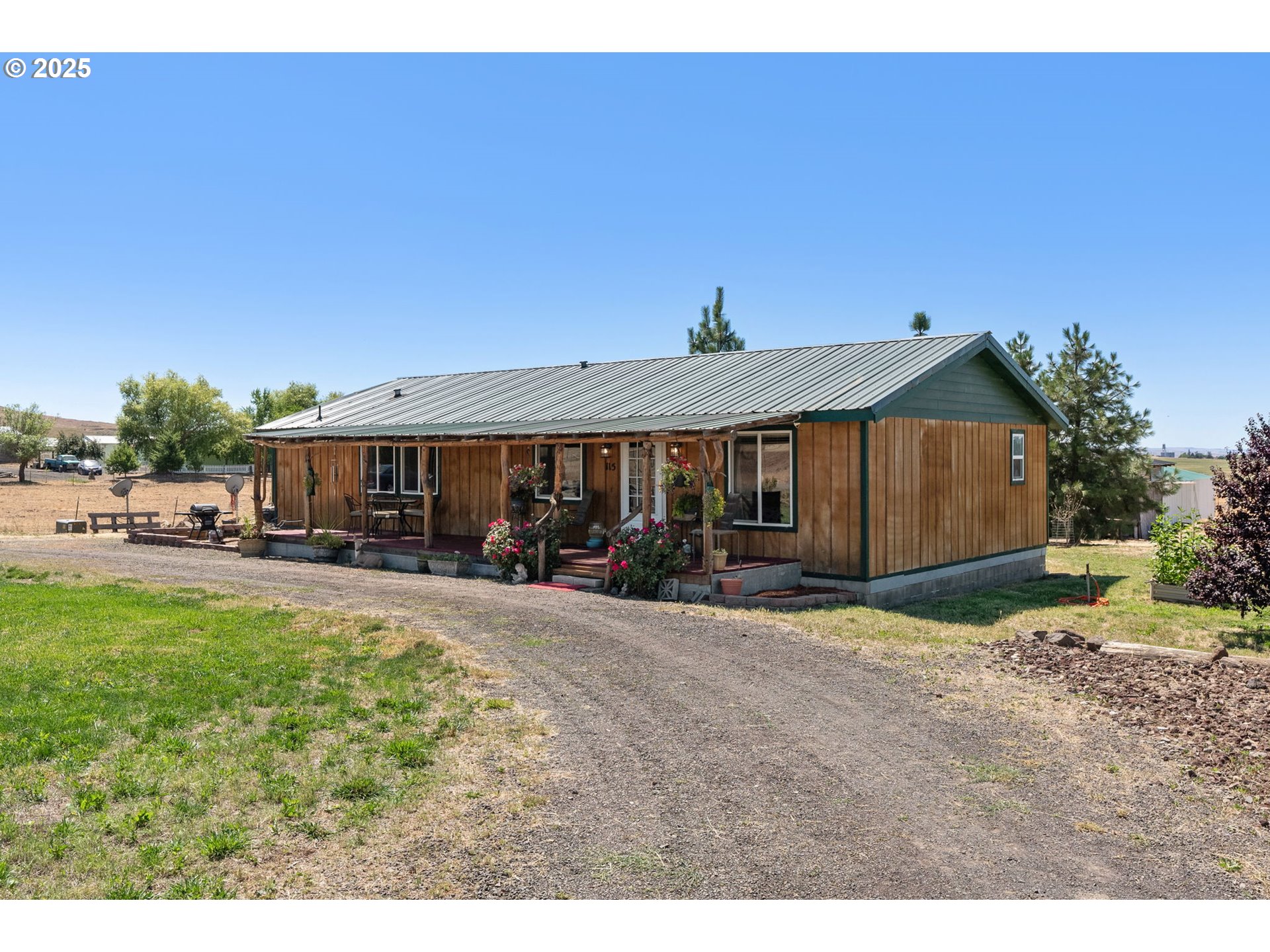 115 SUNSET DR