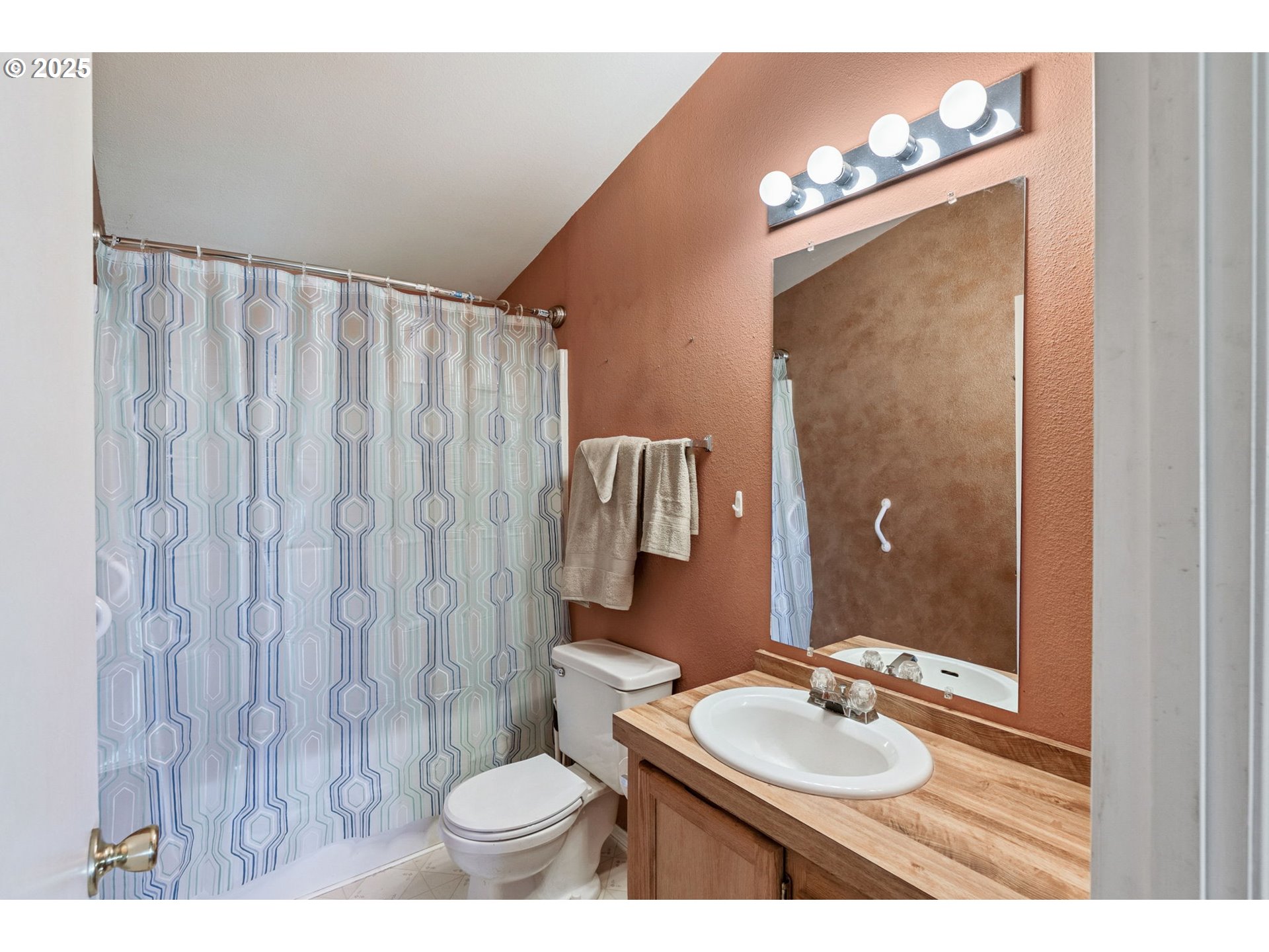 115 SUNSET DR