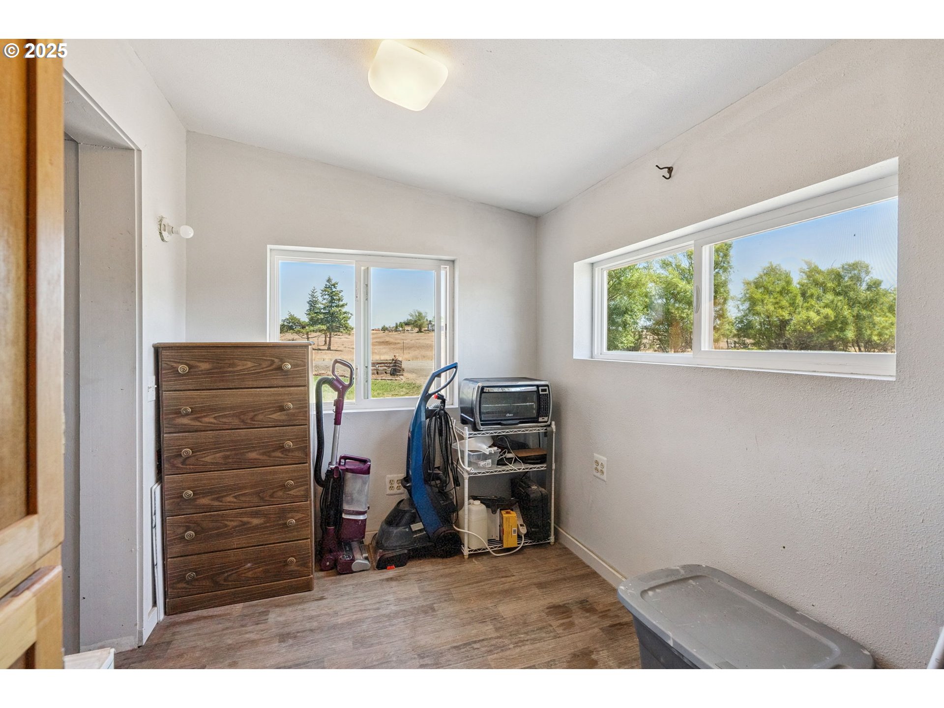 115 SUNSET DR
