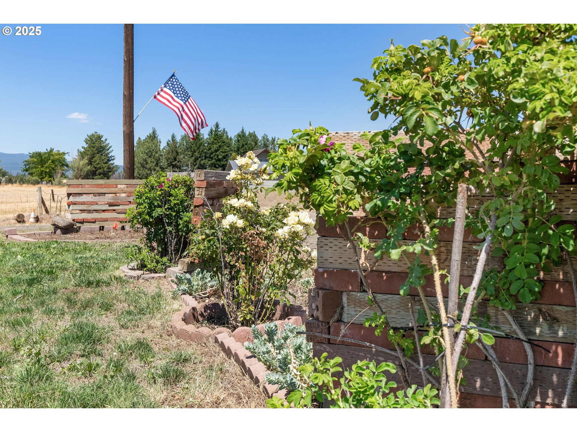 115 SUNSET DR