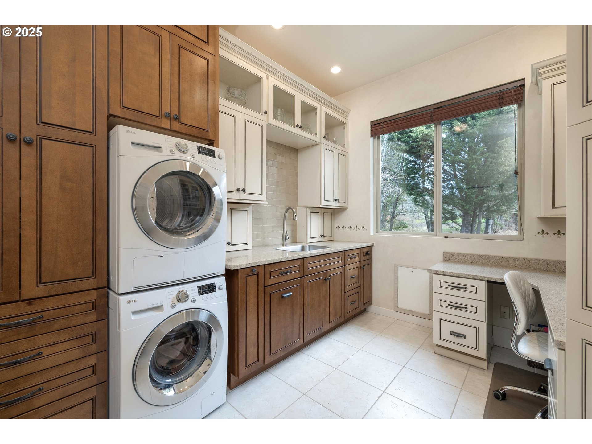 325 RIO VISTA DR