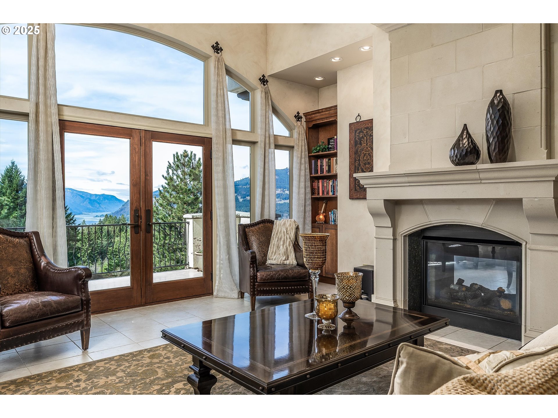 325 RIO VISTA DR