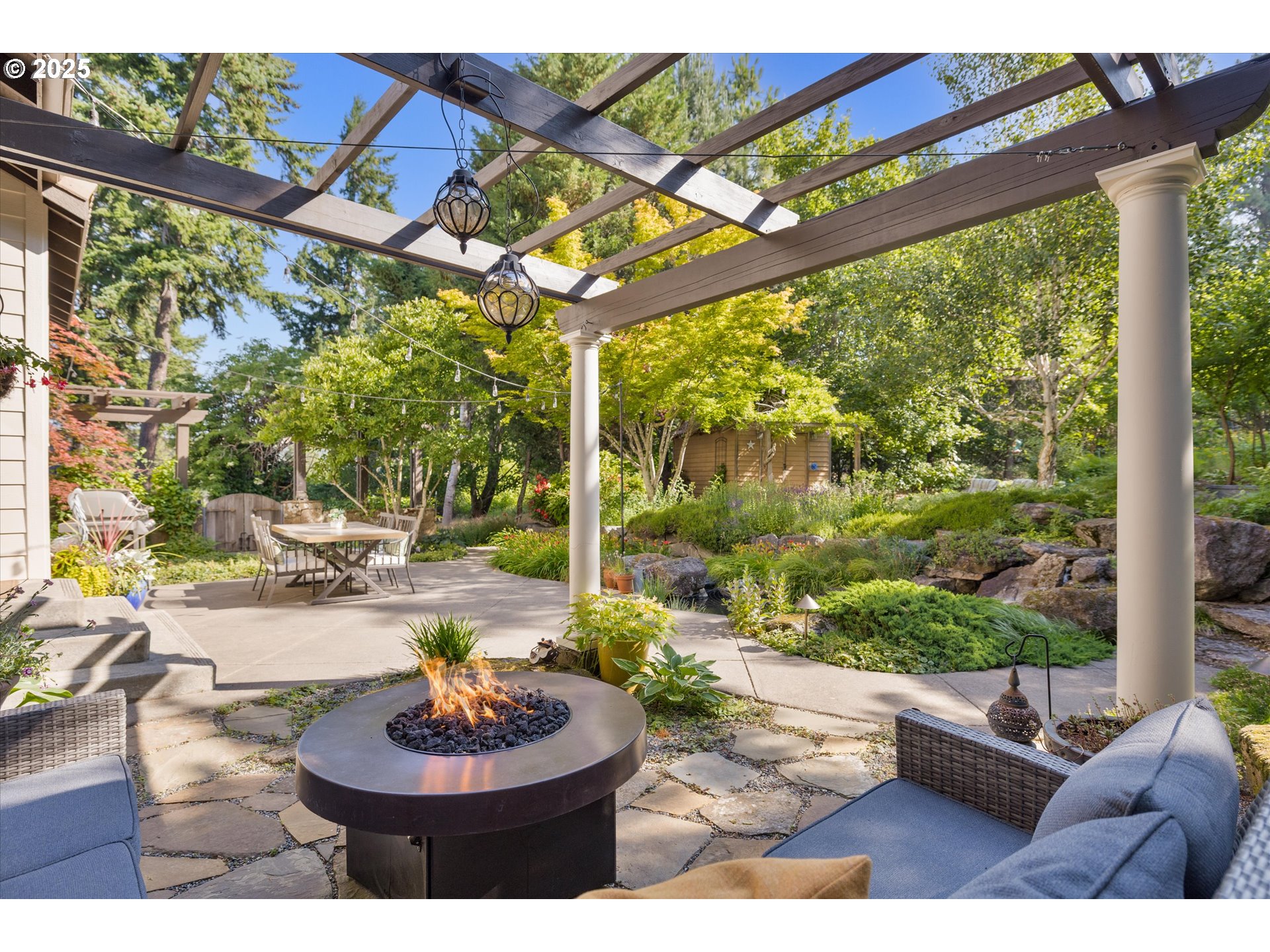325 RIO VISTA DR