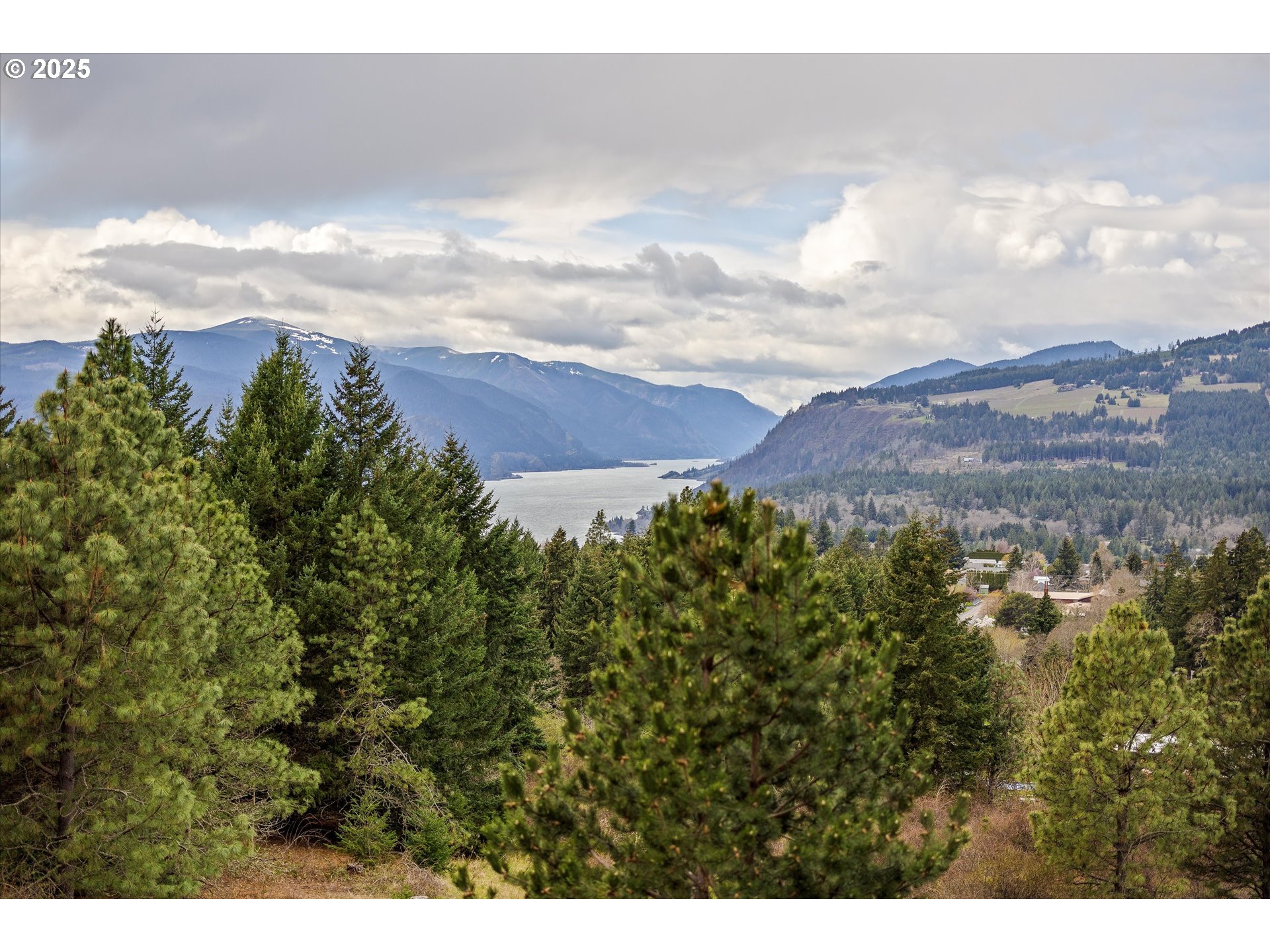 325 RIO VISTA DR