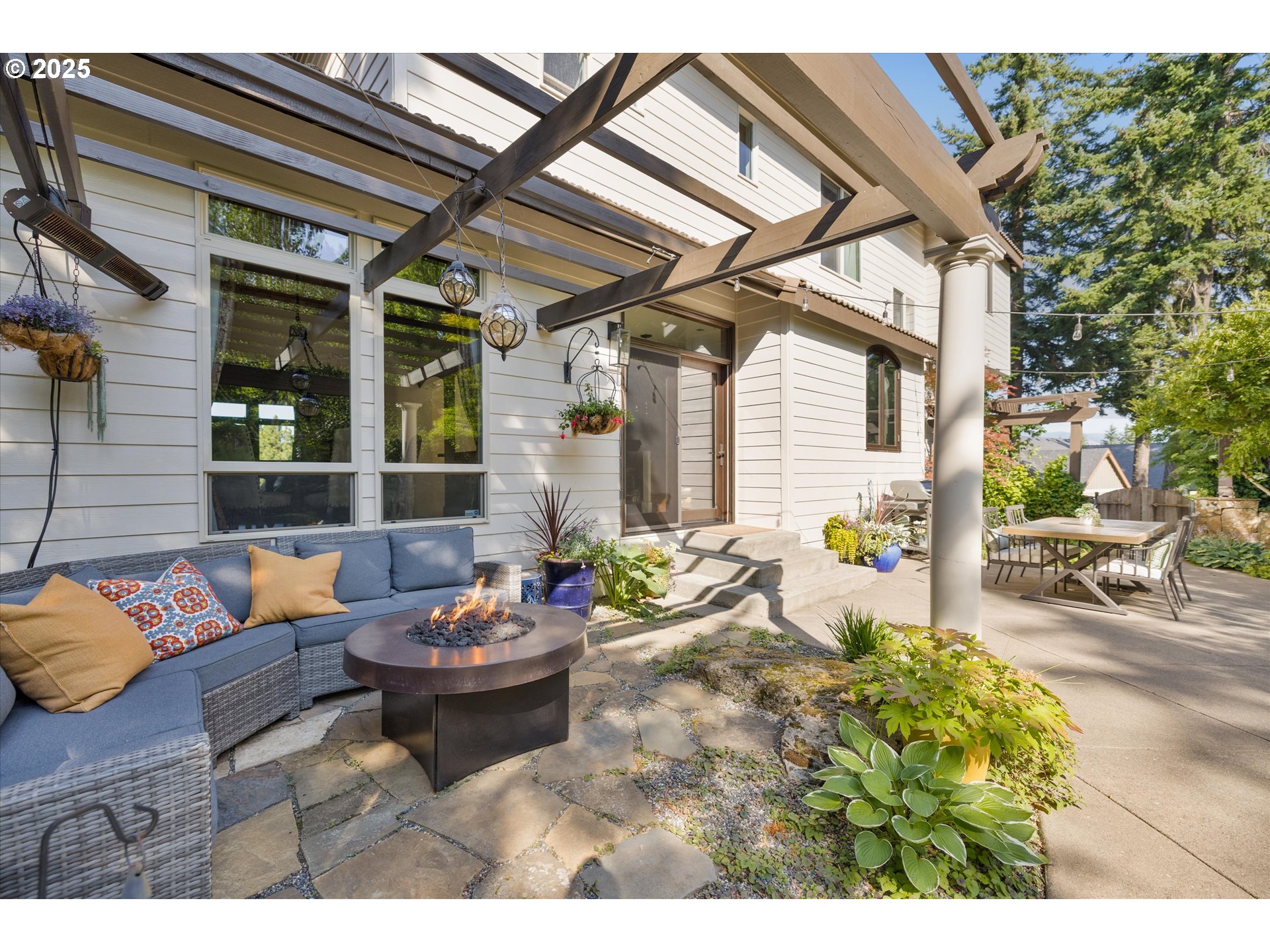 325 RIO VISTA DR