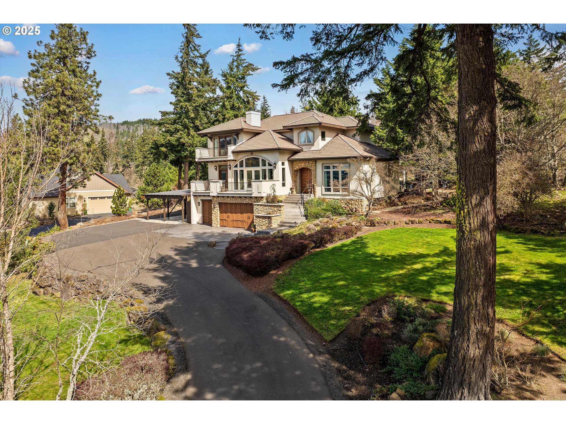 325 RIO VISTA DR