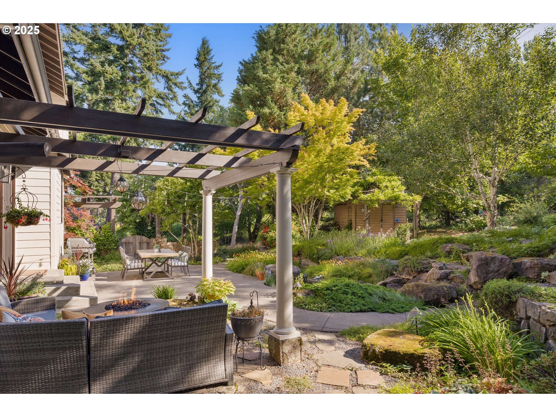 325 RIO VISTA DR