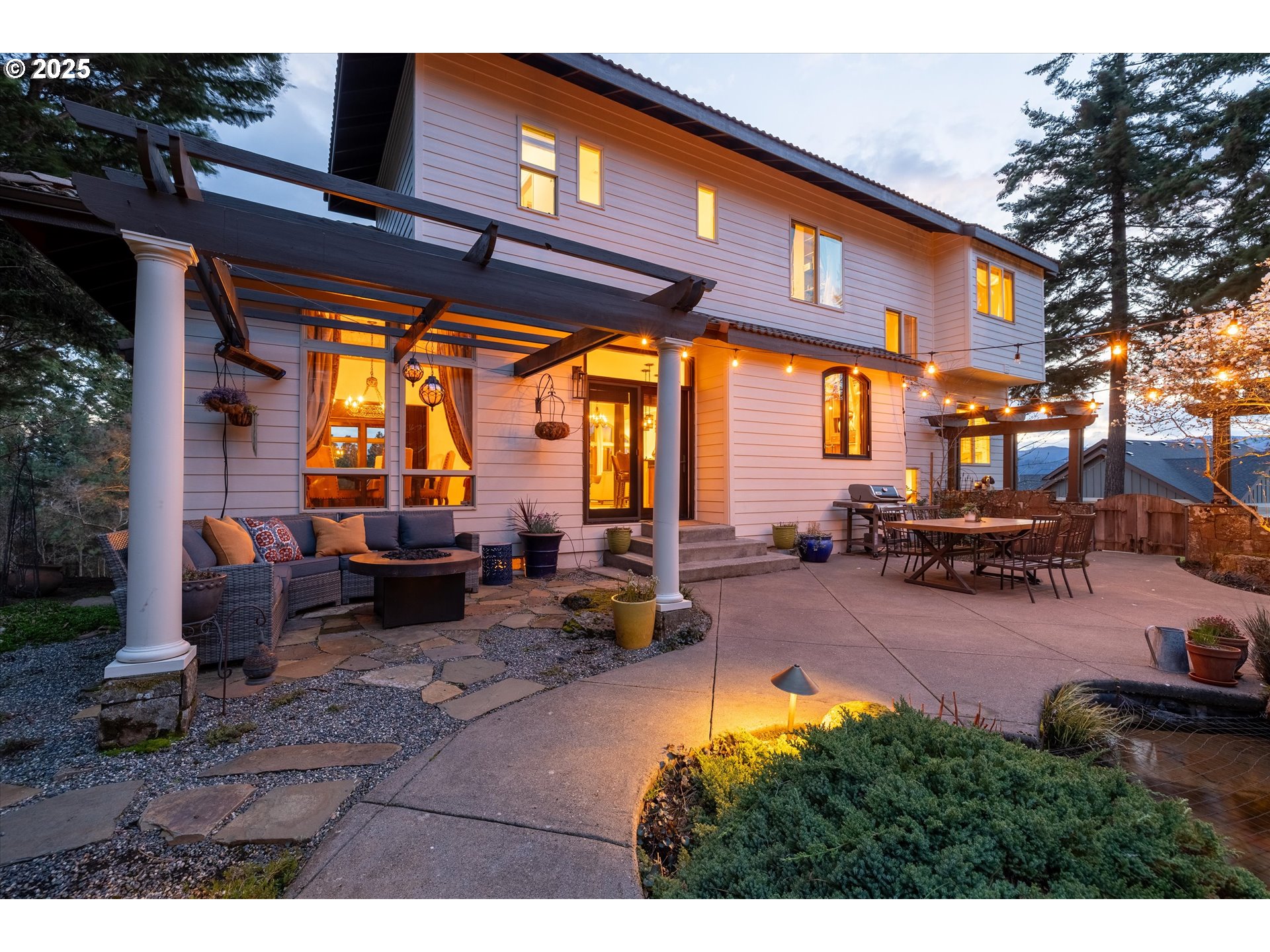 325 RIO VISTA DR