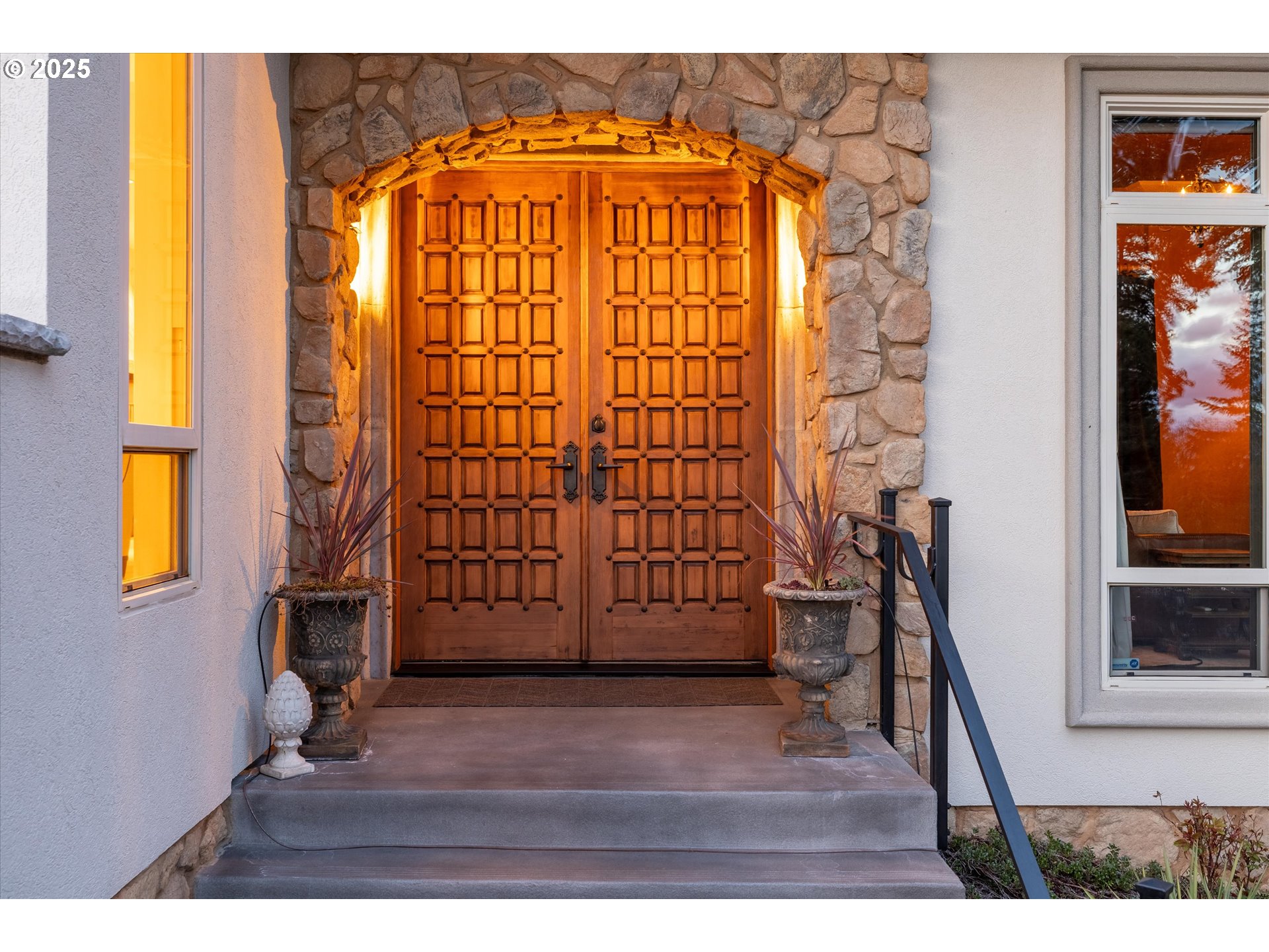 325 RIO VISTA DR