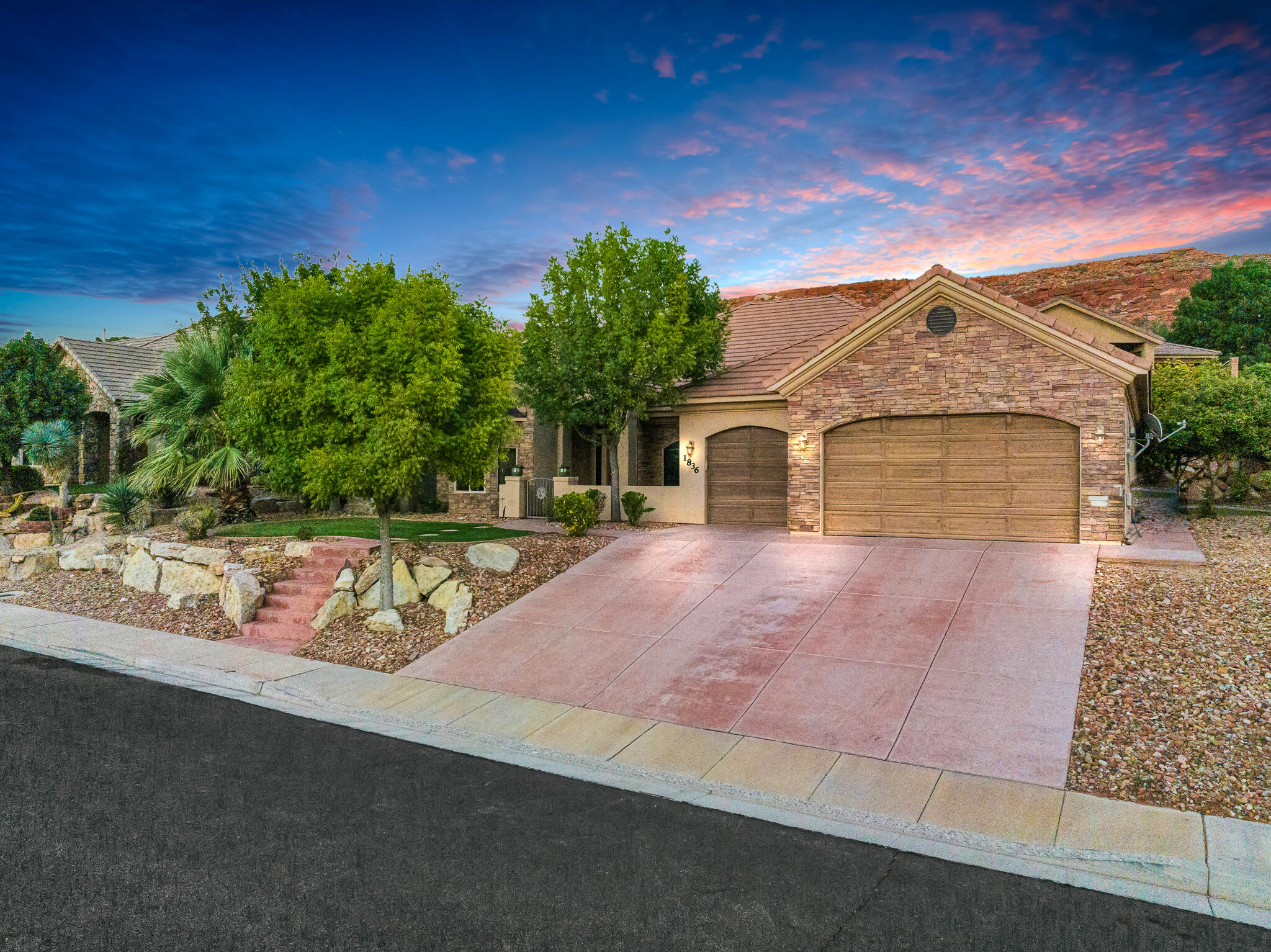 1836 N Artesia DR