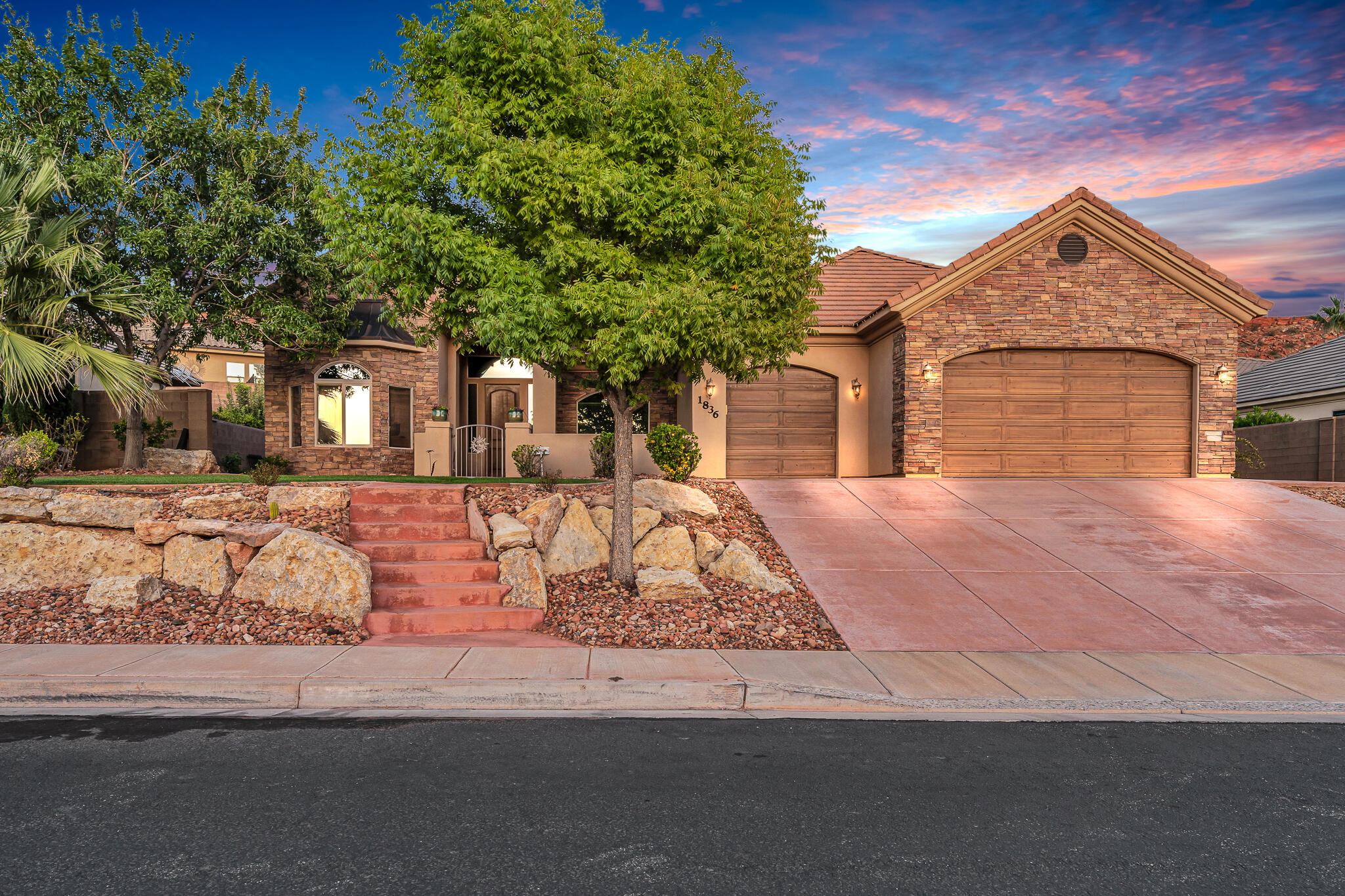 1836 N Artesia DR
