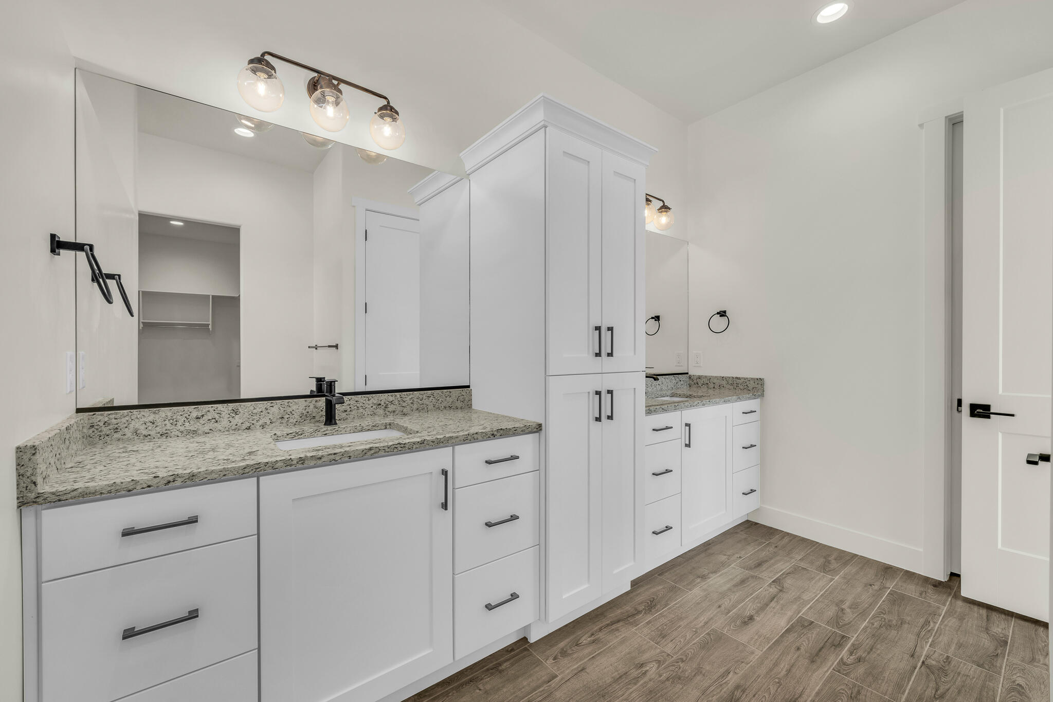 1332 E Mountain Ridge DR