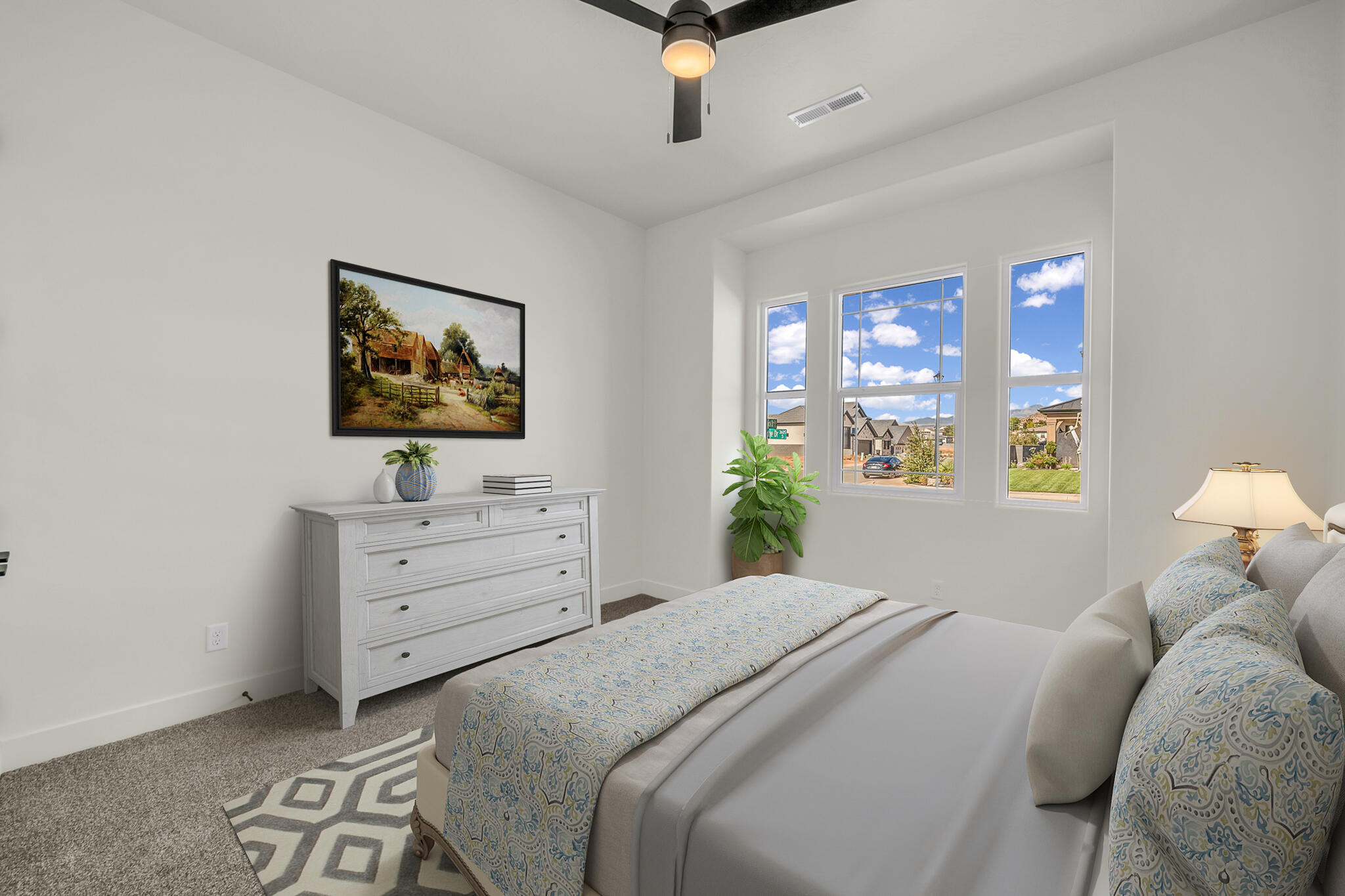 1332 E Mountain Ridge DR