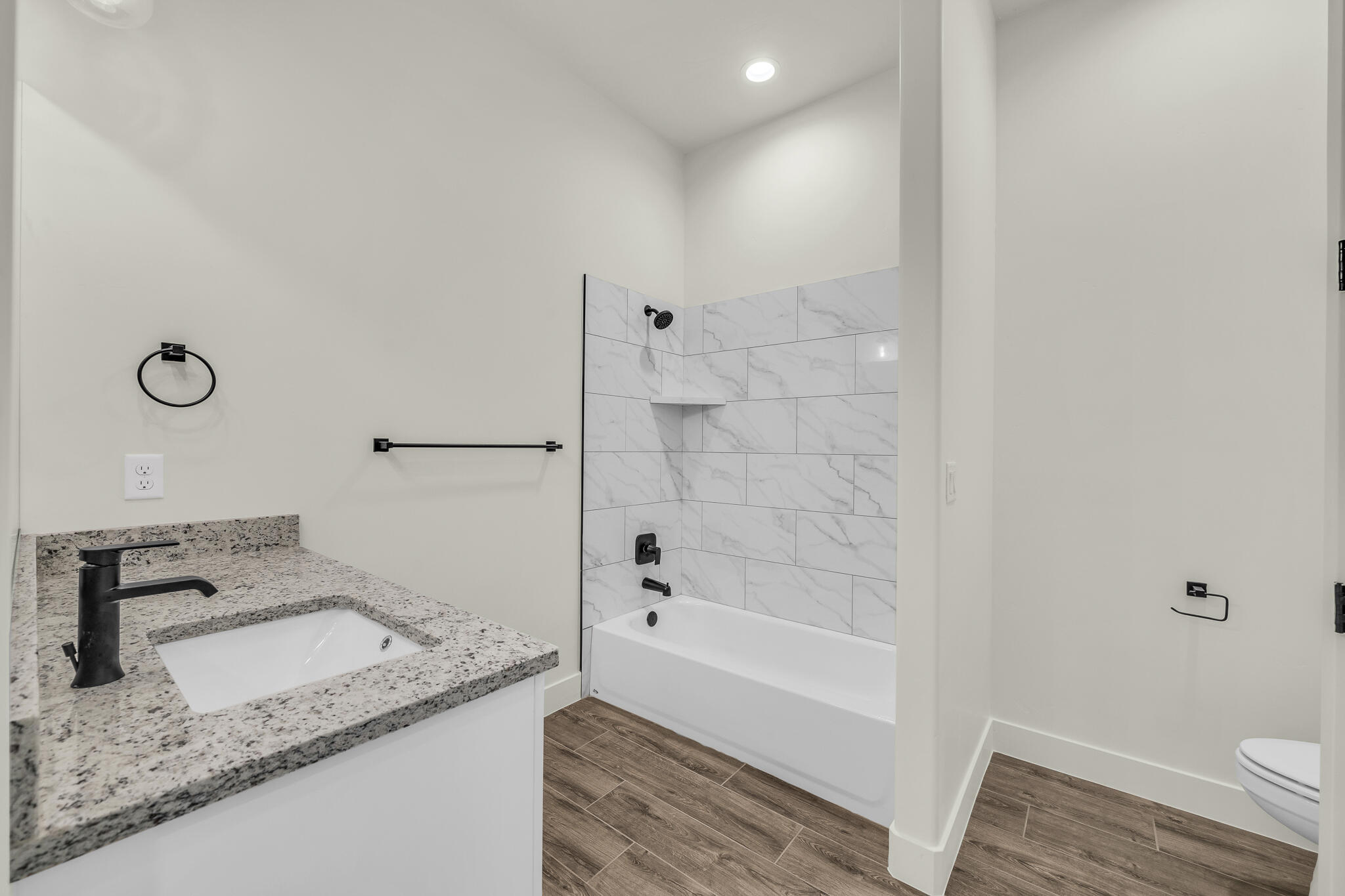 1332 E Mountain Ridge DR