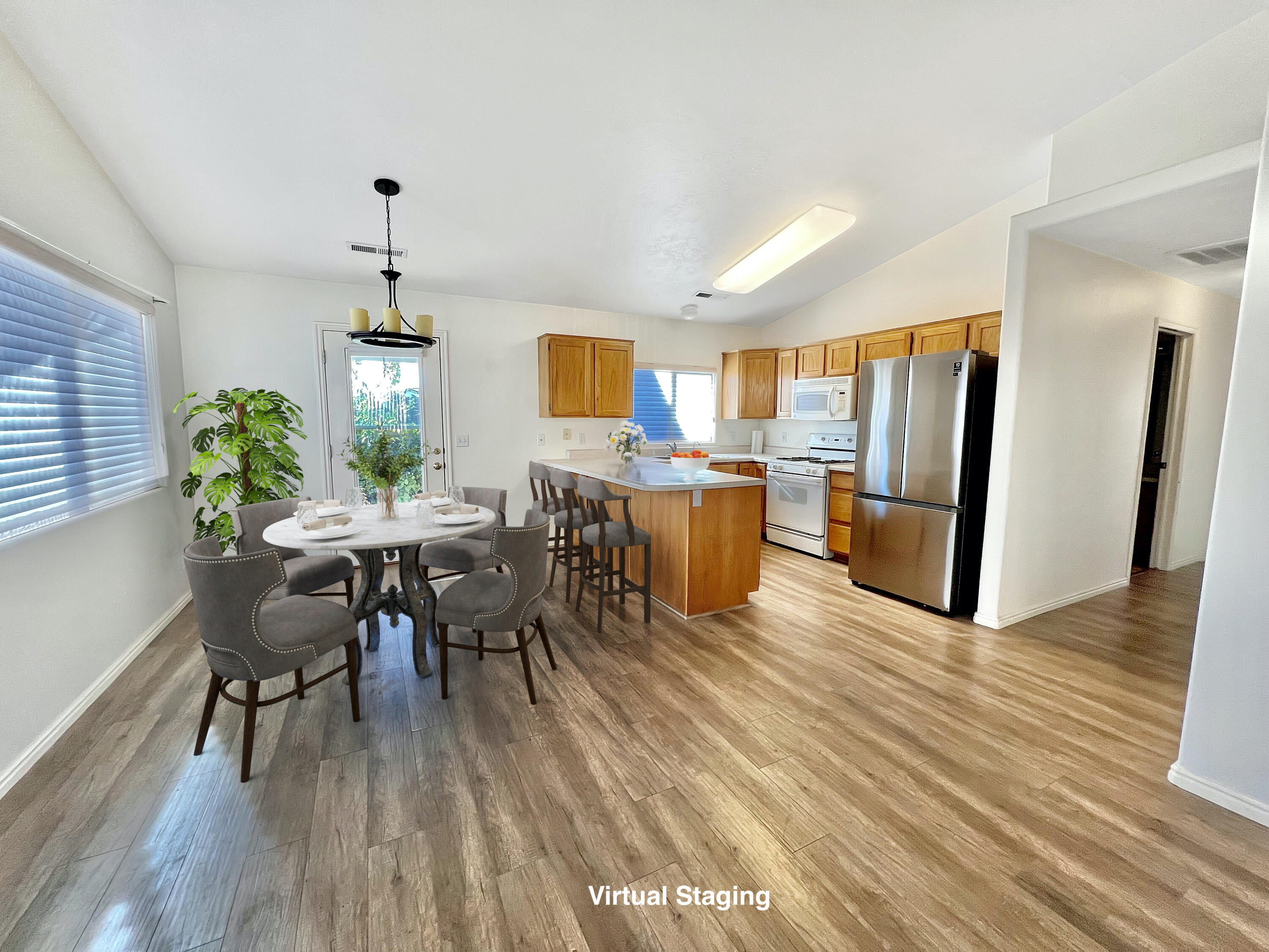 546 E Oasis DR