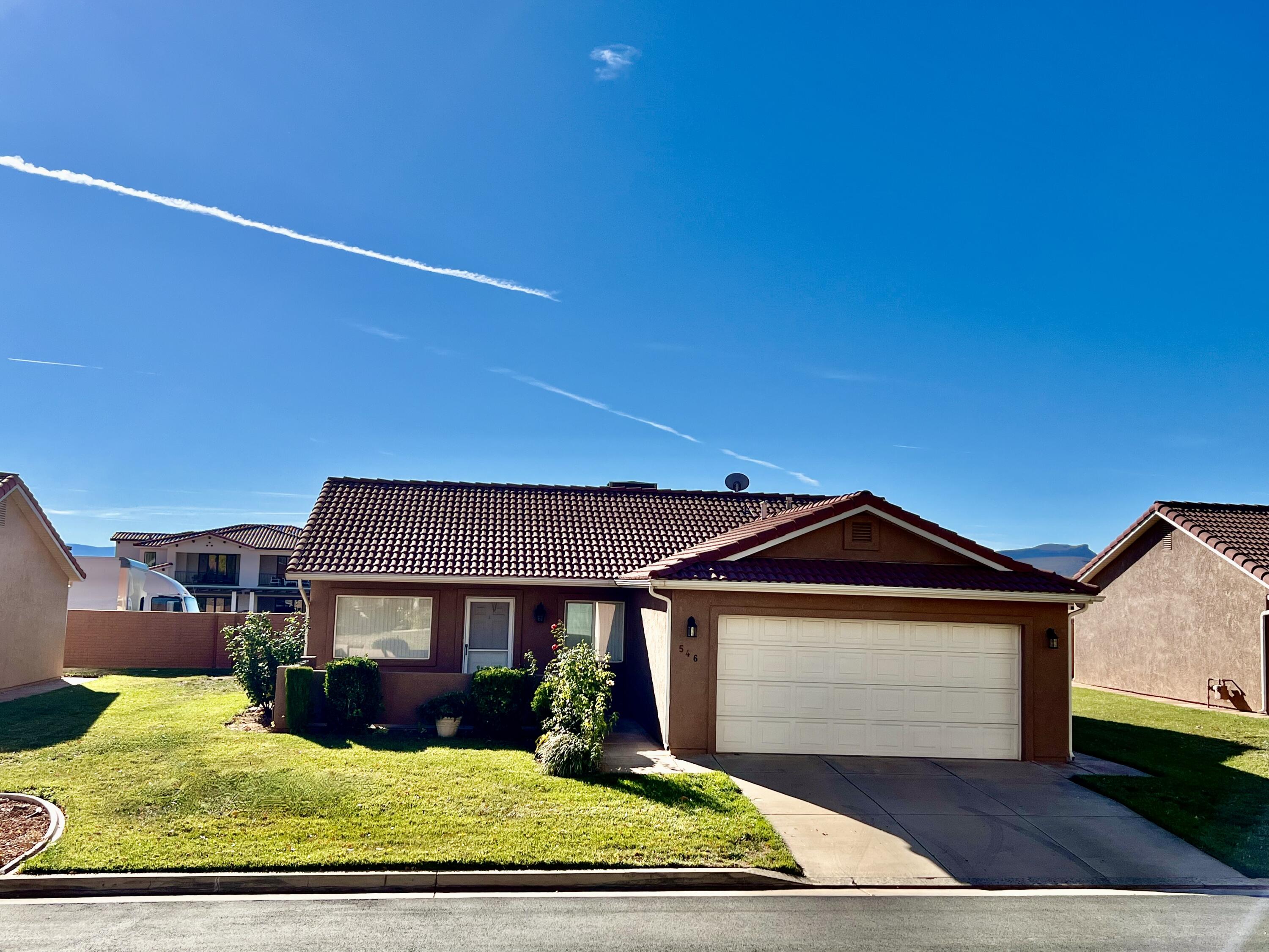 546 E Oasis DR