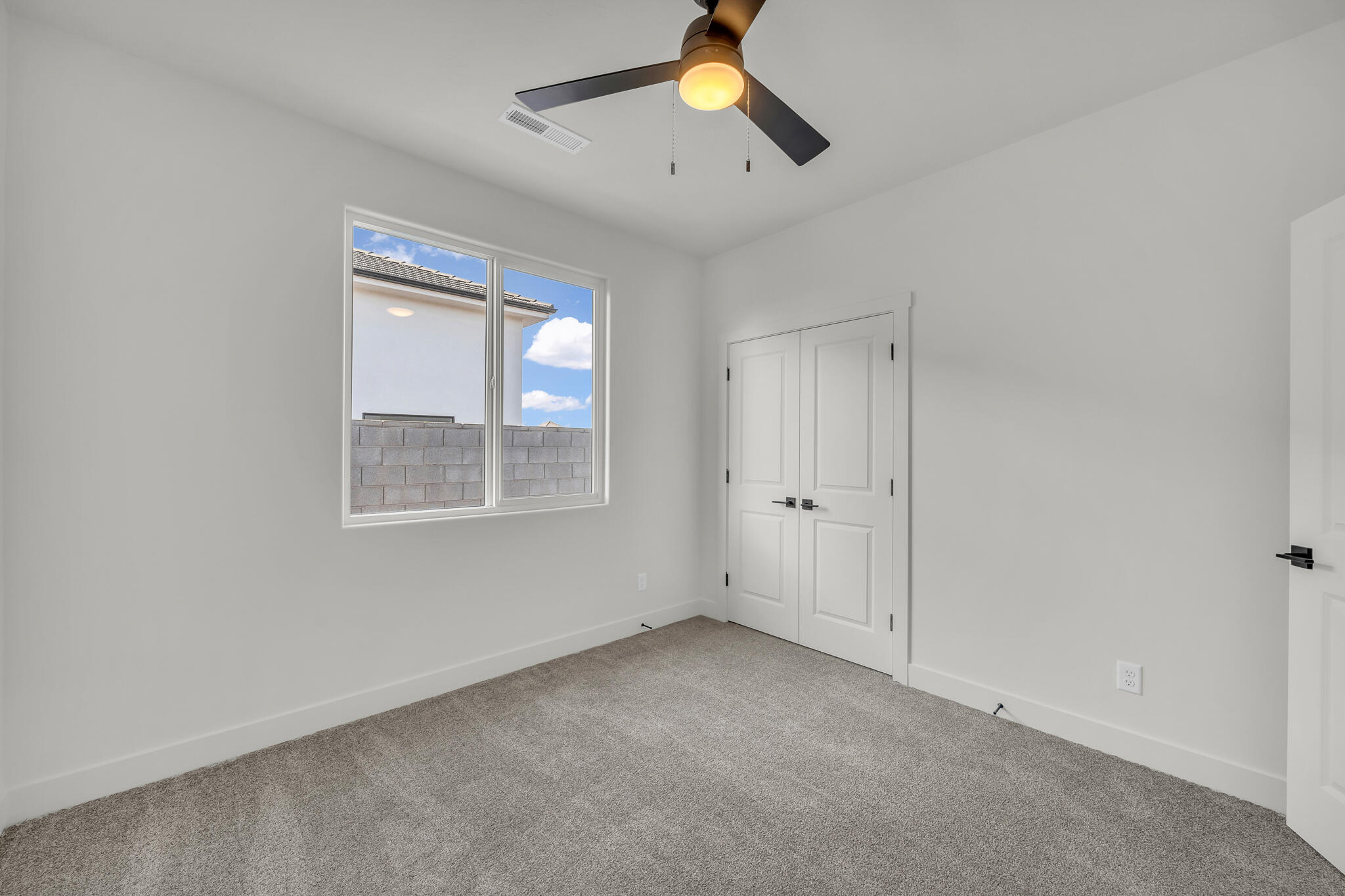 1344 E Mountain Ridge DR