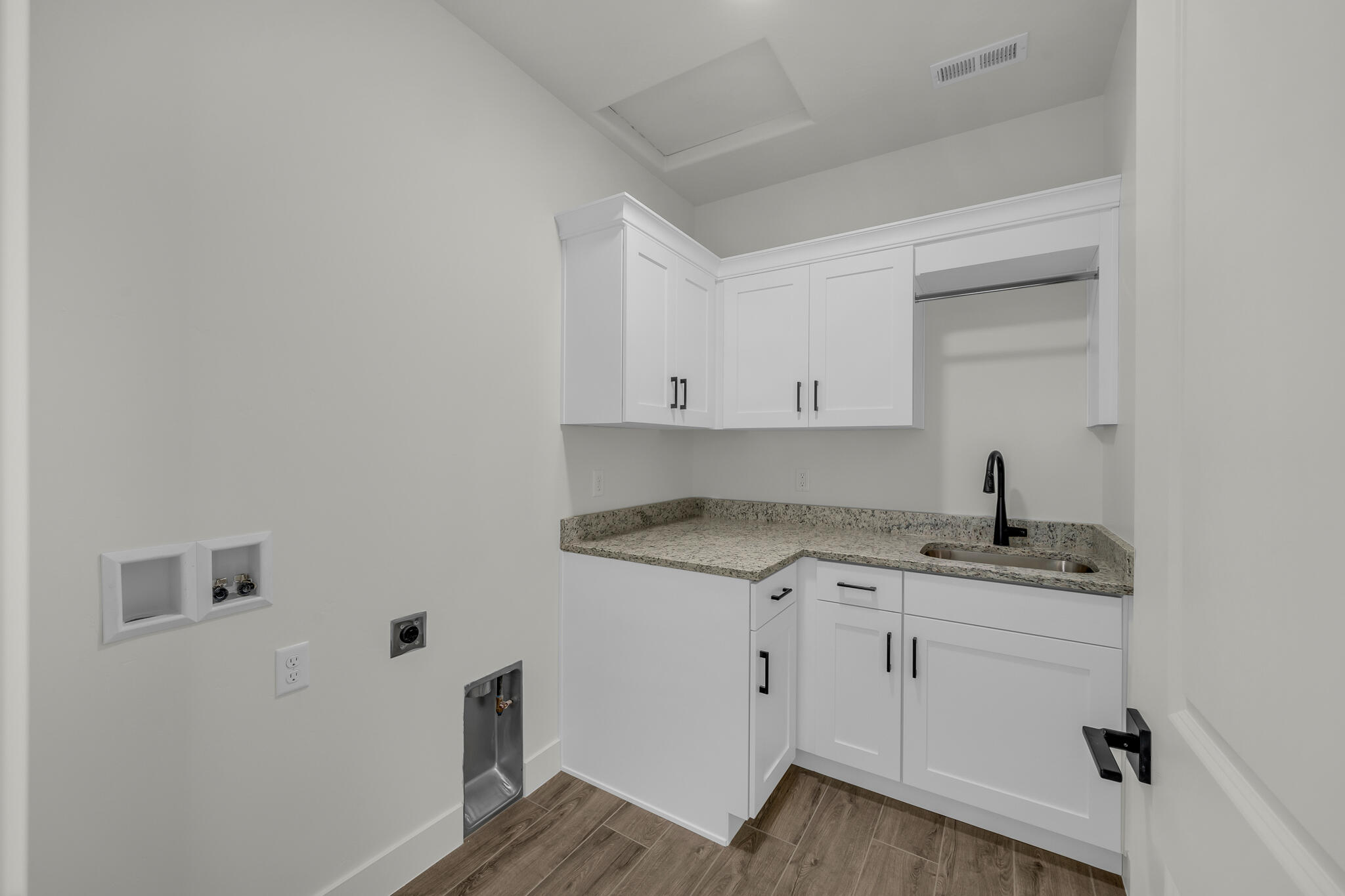 1344 E Mountain Ridge DR