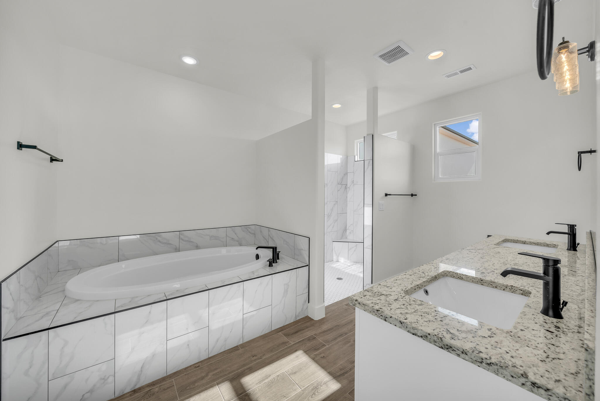 1344 E Mountain Ridge DR