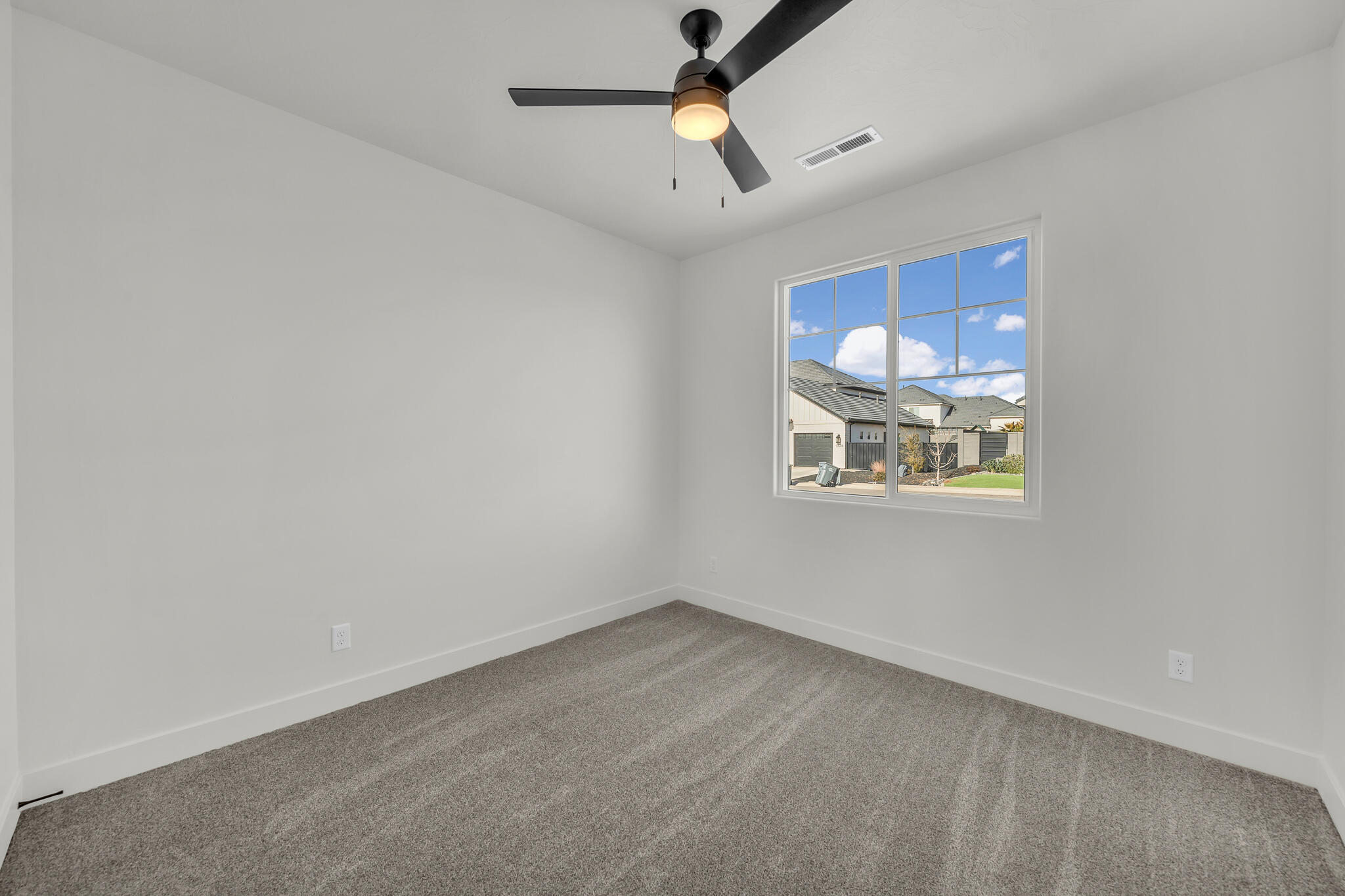 1344 E Mountain Ridge DR