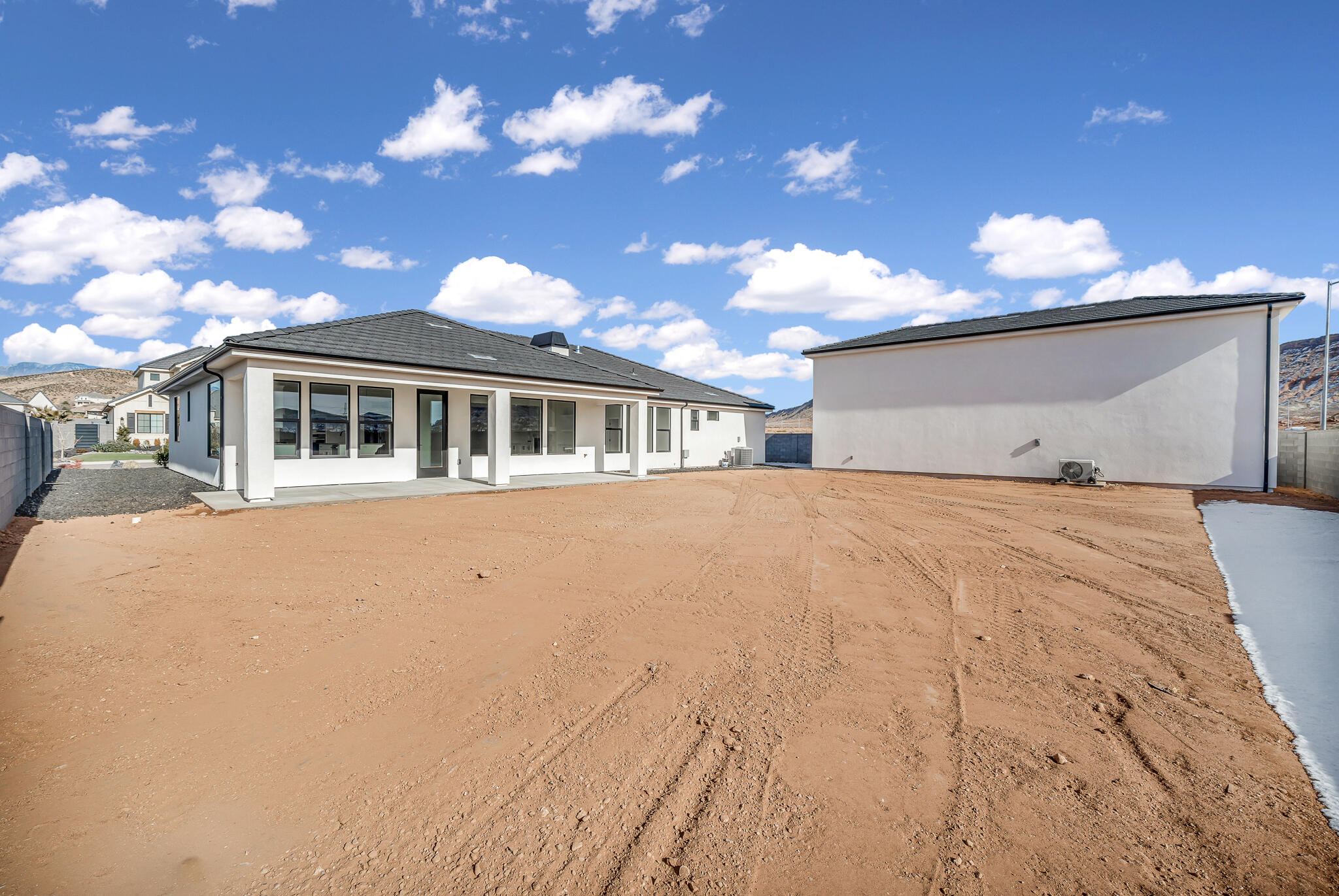 1344 E Mountain Ridge DR