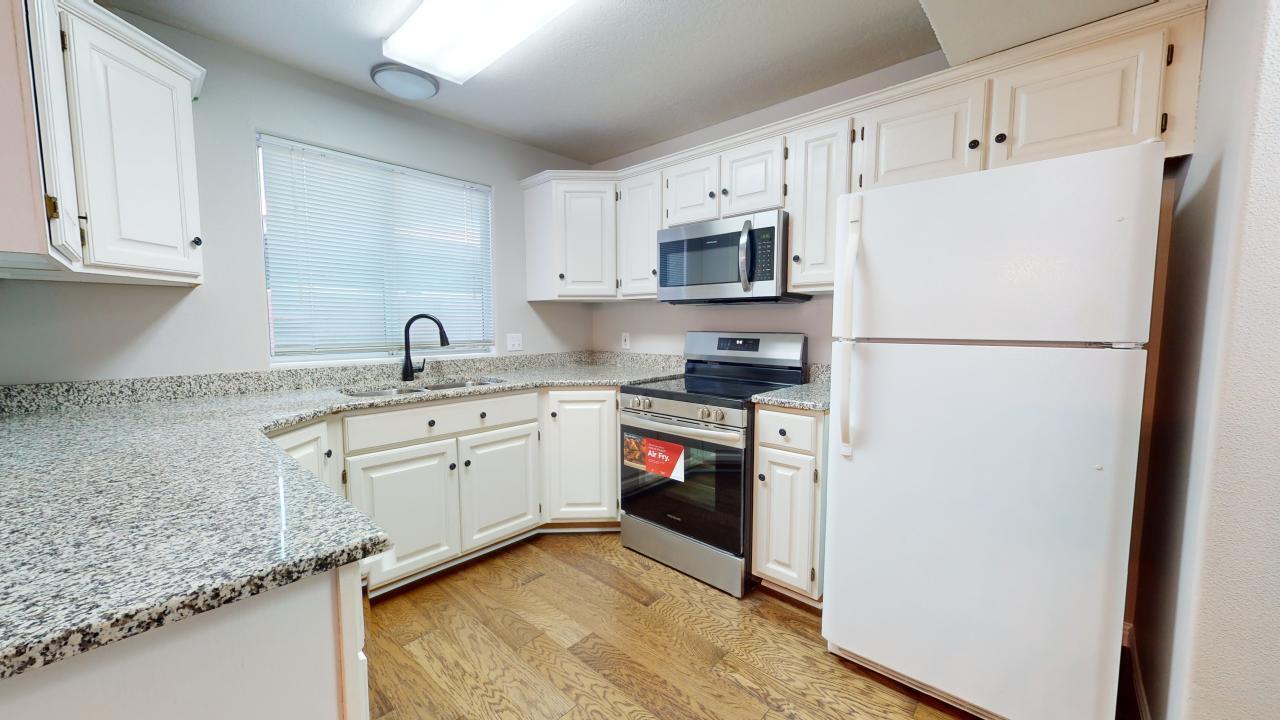 1114 N 1620 W