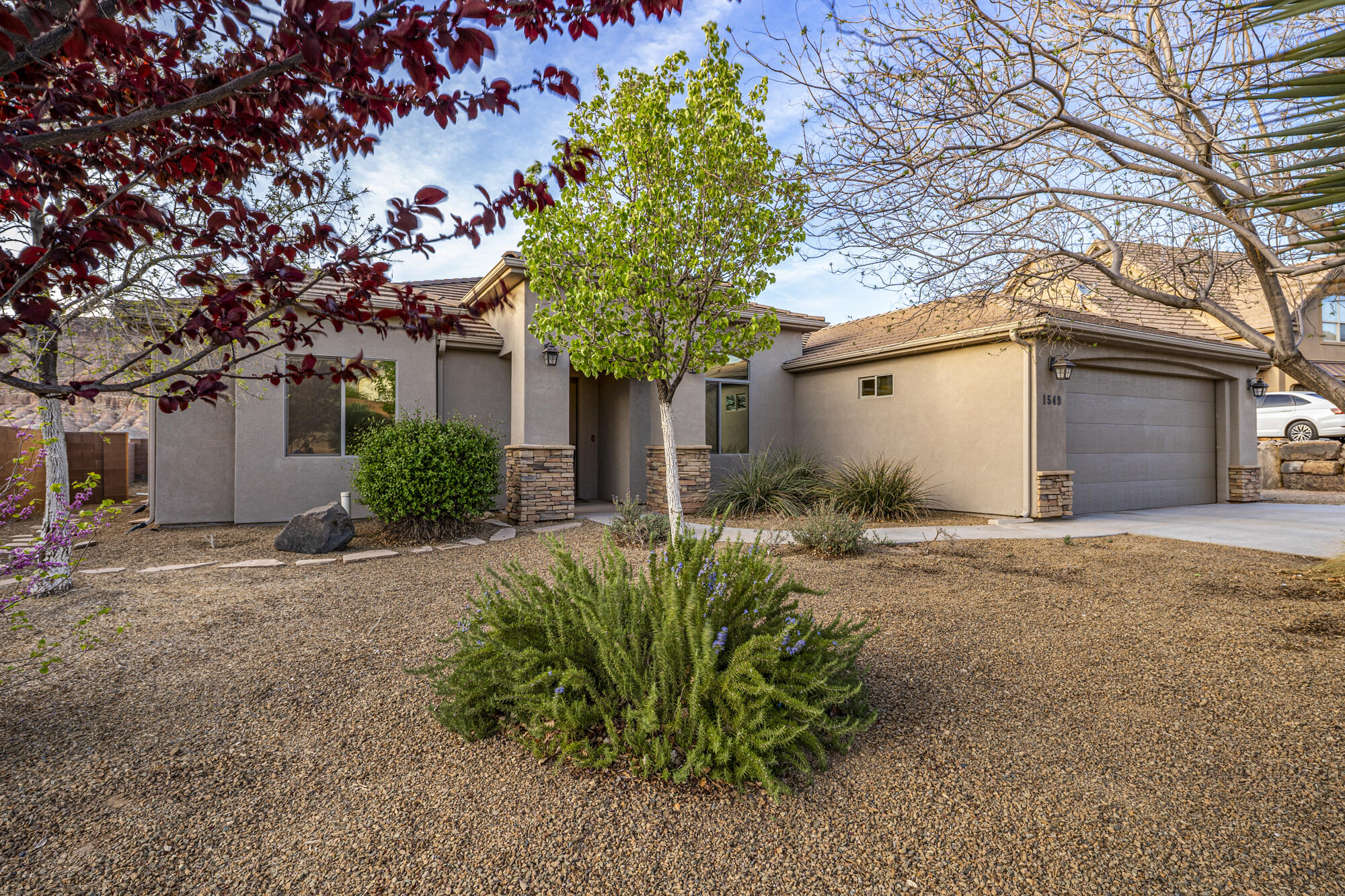 1549 E Scenic Sunrise DR