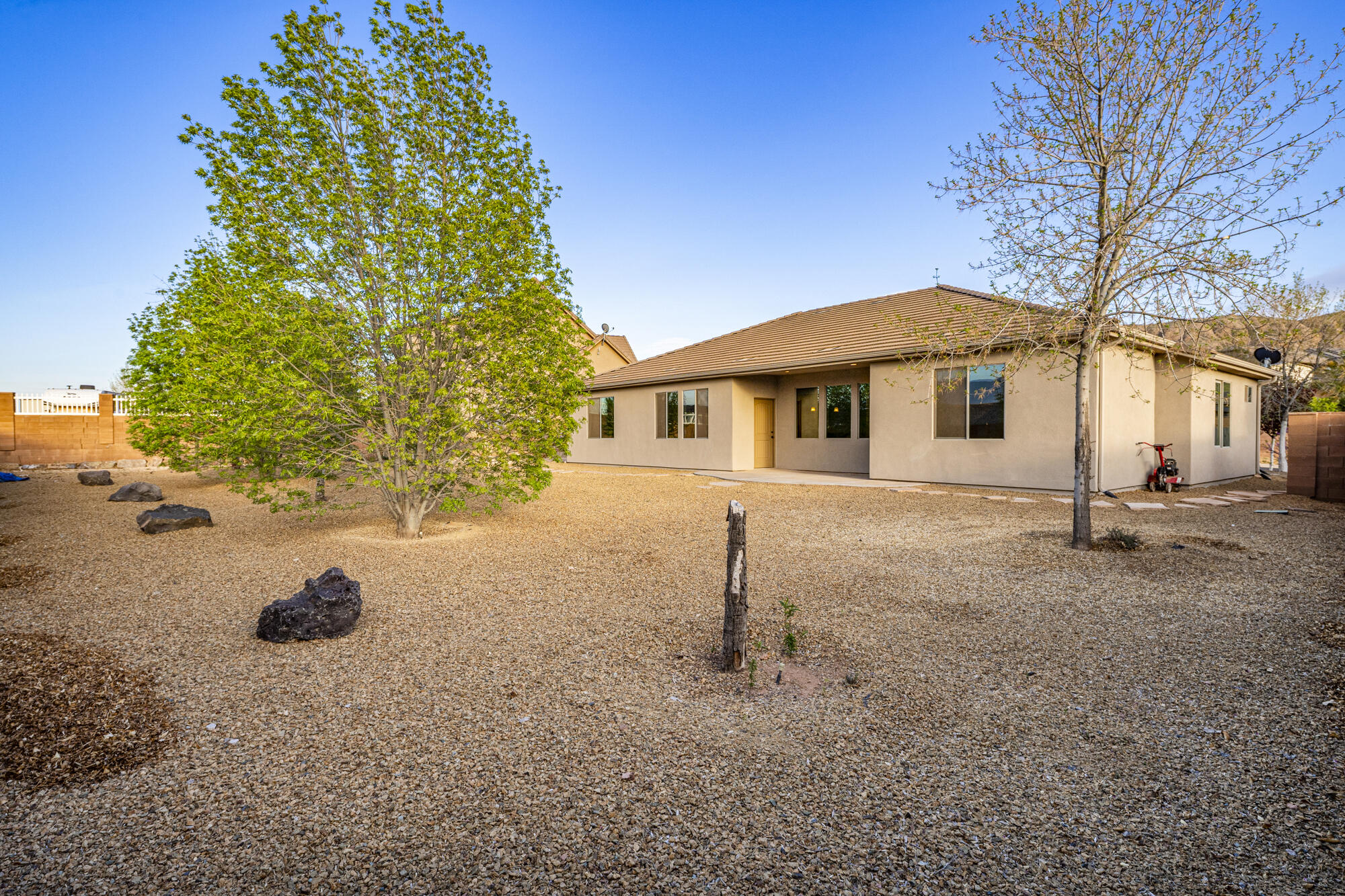 1549 E Scenic Sunrise DR