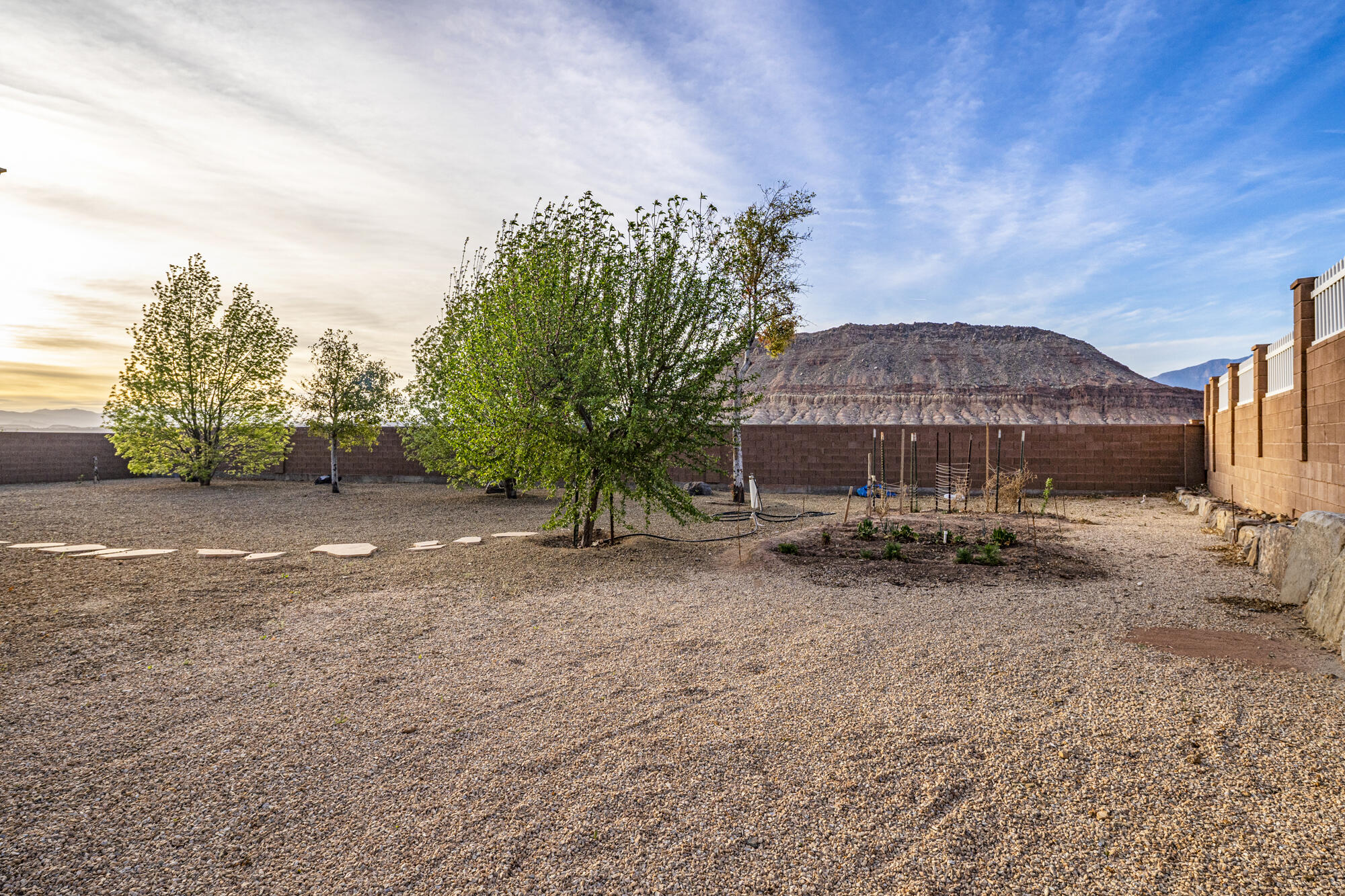 1549 E Scenic Sunrise DR
